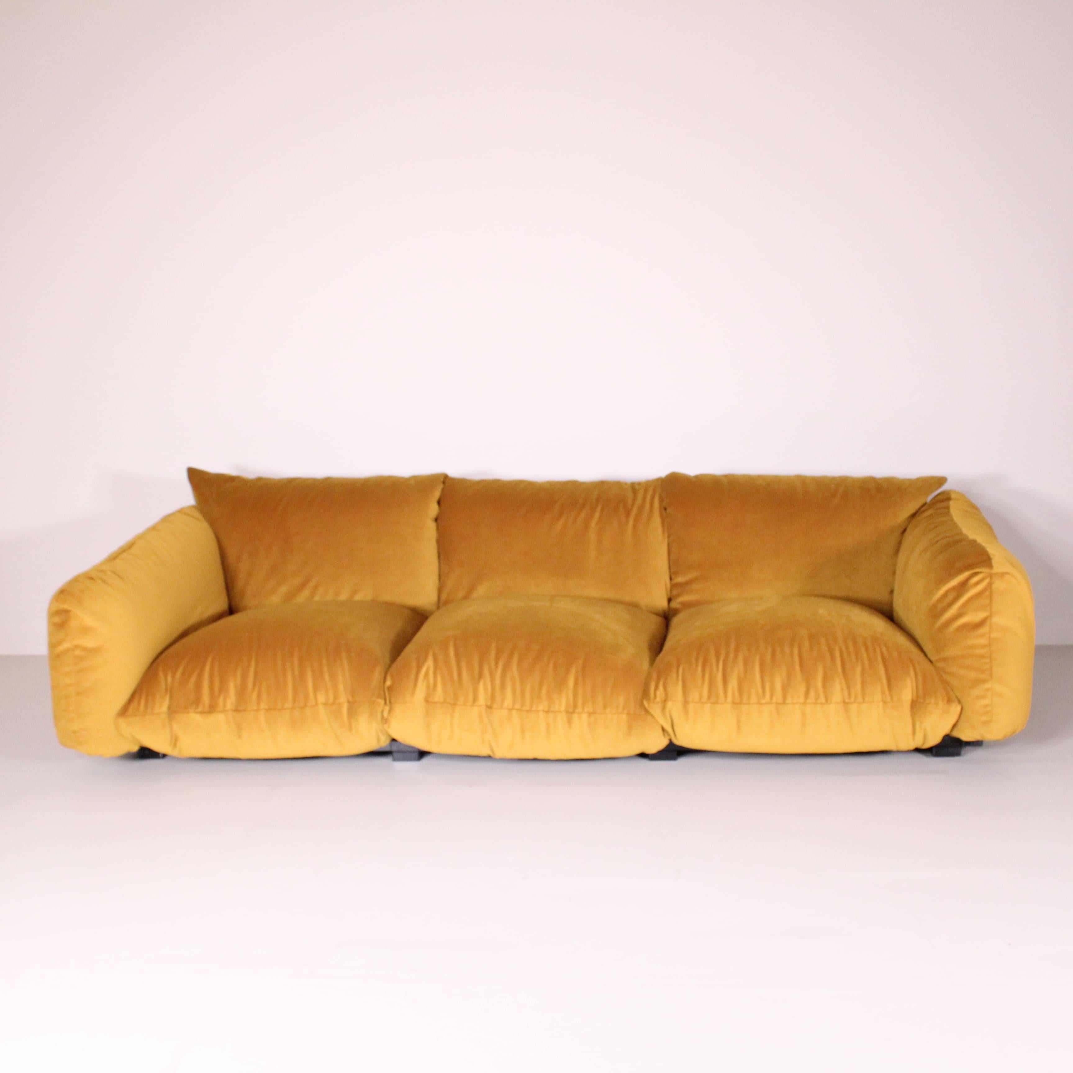 Marenco sofa and 2 armchairs set, Mario Marenco for Arflex, 1970 For Sale 2