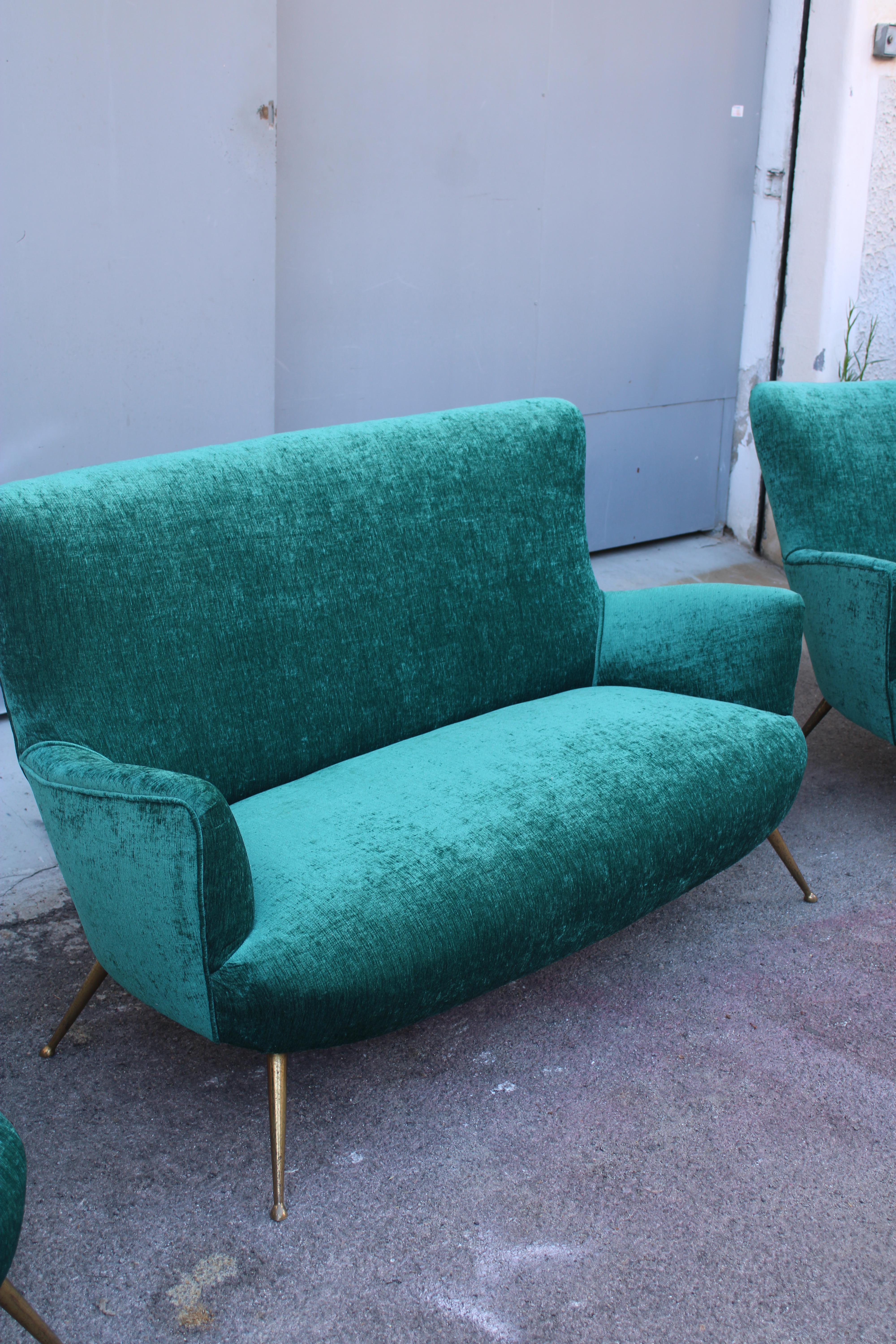 Set Divano Poltrone Italiane Mid-centruy Piedi Ottone a spillo Velluto Verde in vendita 2