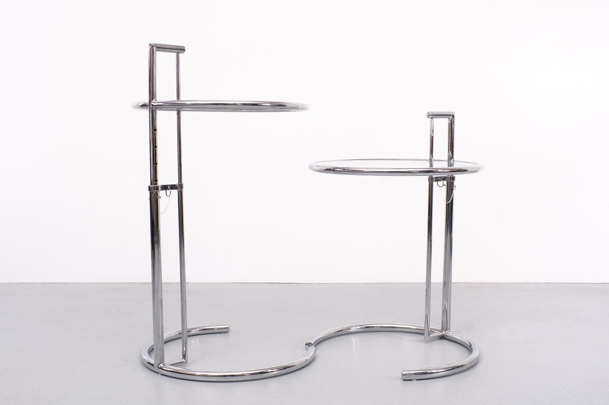 Set  E 1027 Adjustable side Table Design Eileen Gray 1970s  In Good Condition For Sale In Den Haag, NL