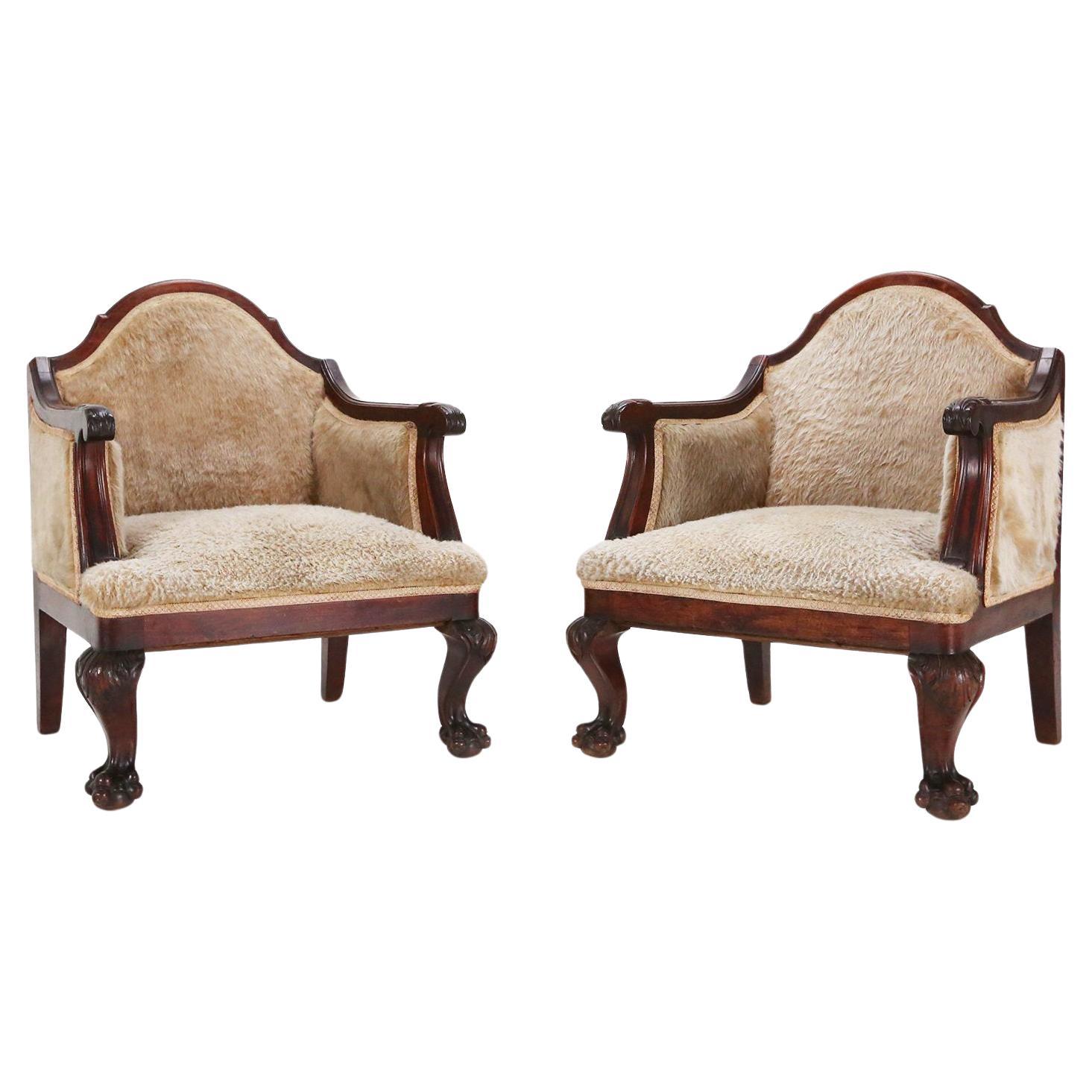 Ensemble de fauteuils Empire en bois d'acajou massif et peau de mouton, France, années 1820
