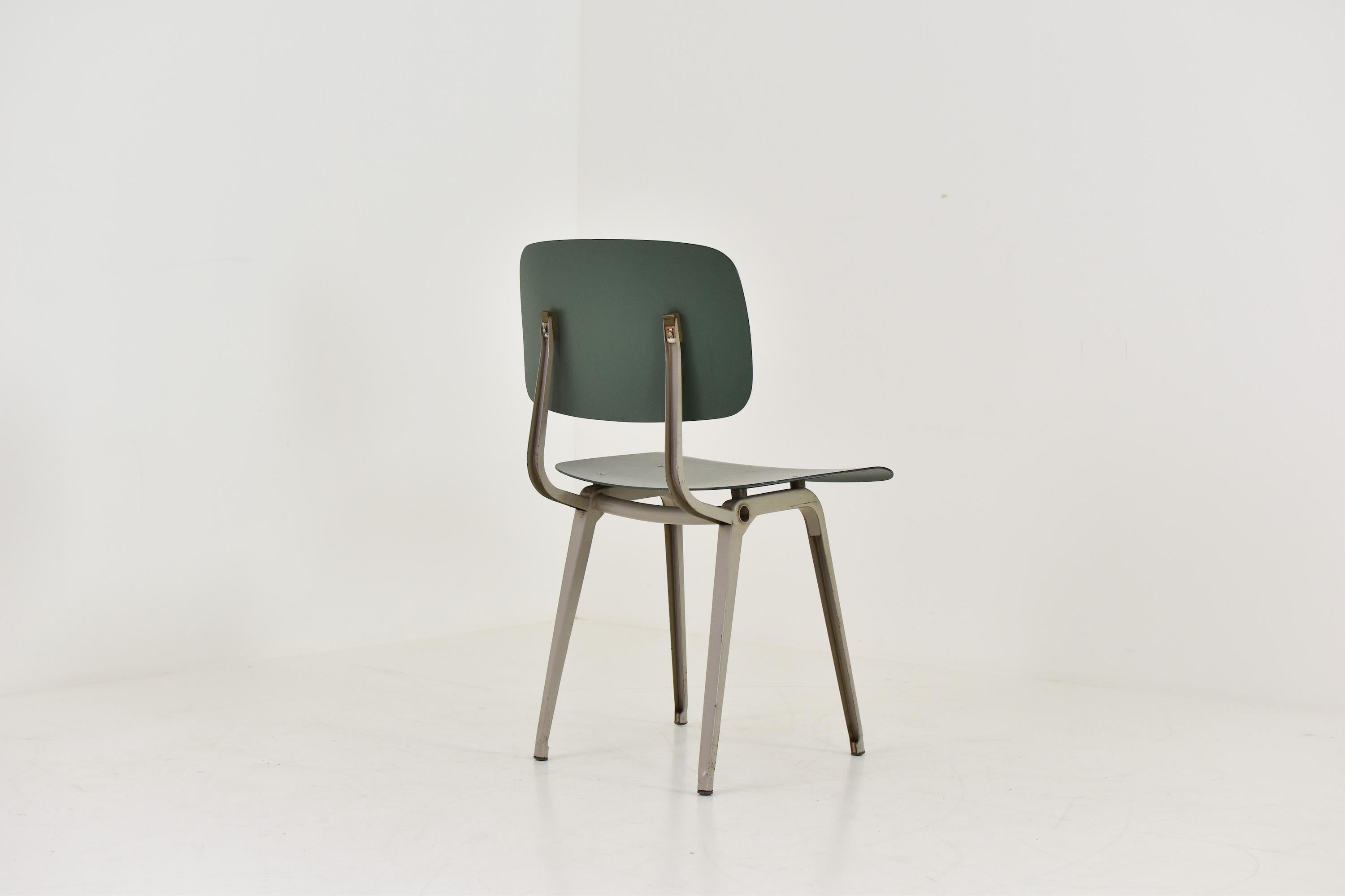 Set early ‘Revolt’ chairs by Friso Kramer for Ahrend de Cirkel, 1958 1