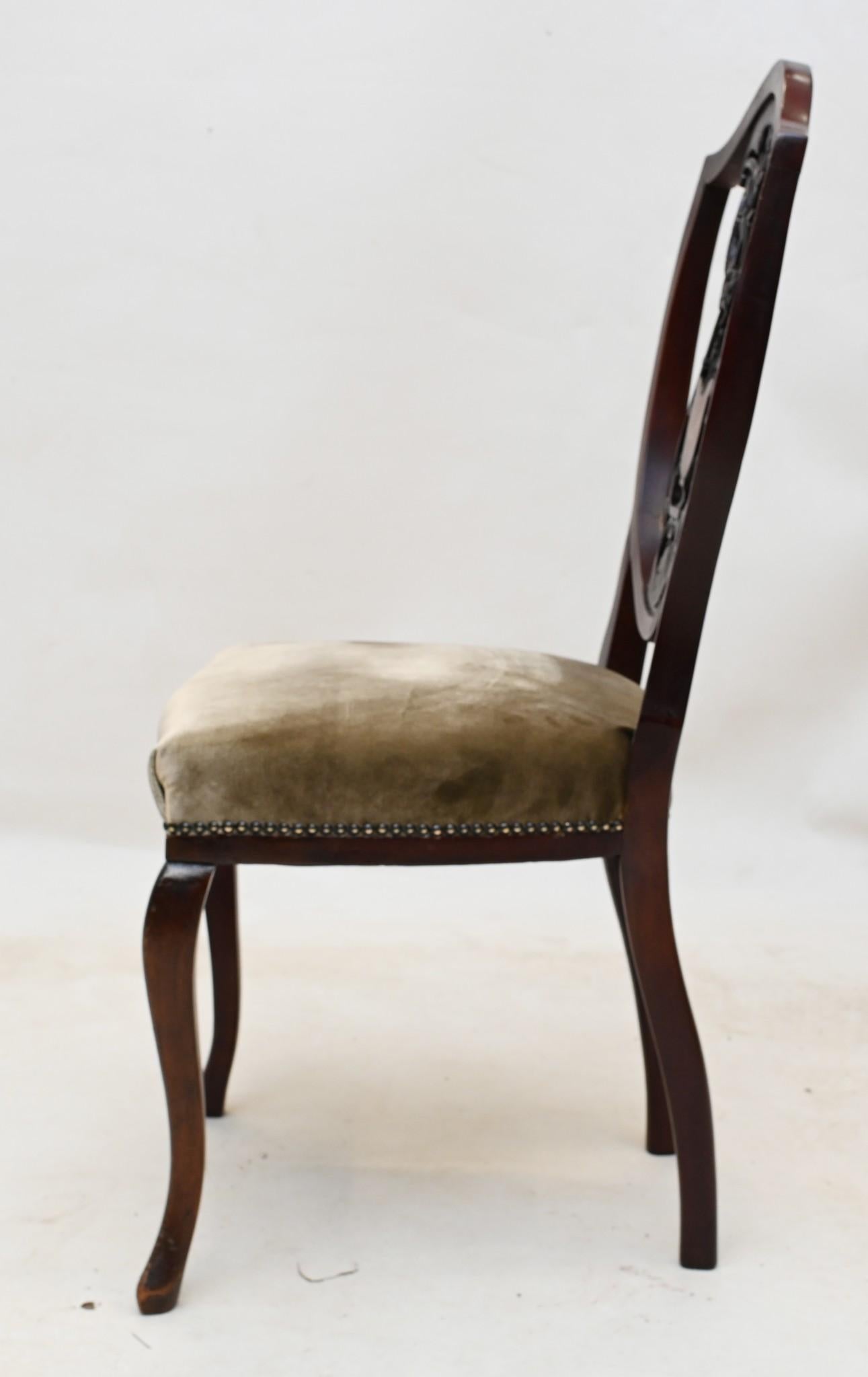 Satz edwardianischer Esszimmerstühle mit Mahagoni-Intarsien, 1900 (Edwardian) im Angebot