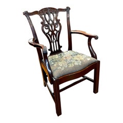 Set otto (6+2) XIX sec. Mahog americano "Gothic Chippendale" intagliato. Sedie da pranzo