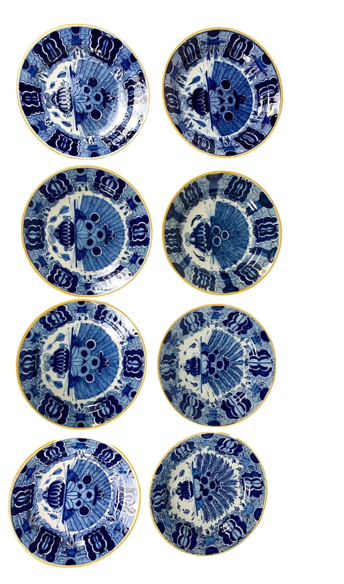 This set of eight blue and white Delft chargers was made at De Vergulde Bloempot and De Klaaw in the Netherlands between 1780 and 1820.
They feature the gorgeous 