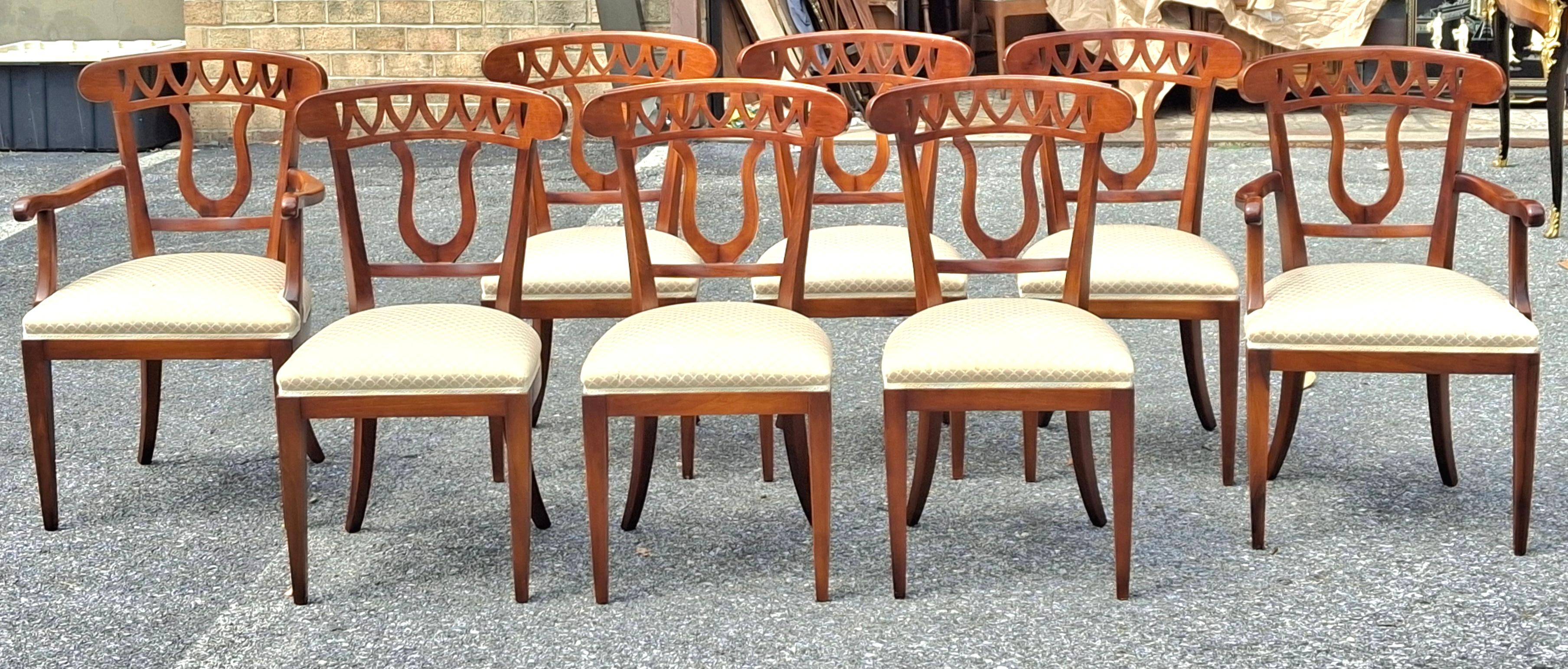 XXI secolo e contemporaneo Set di otto sedie da pranzo neoclassiche in legno e imbottite di Fratelli Sanvito in vendita