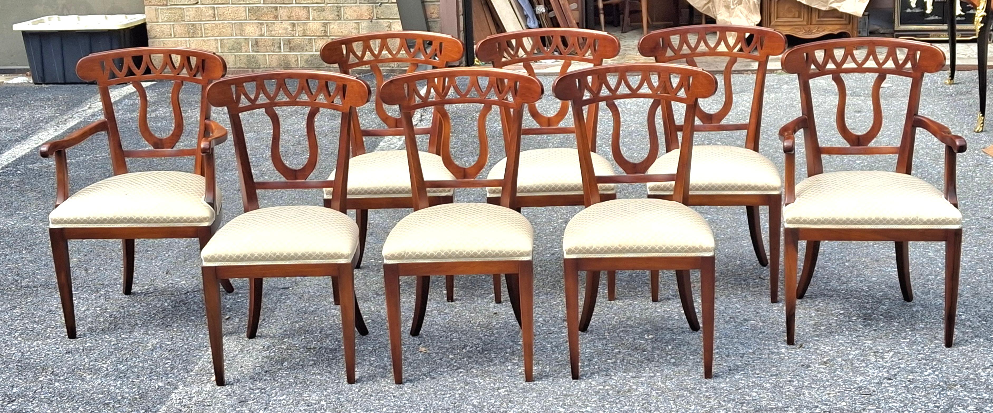 Set di otto sedie da pranzo neoclassiche in legno e imbottite di Fratelli Sanvito in vendita 2