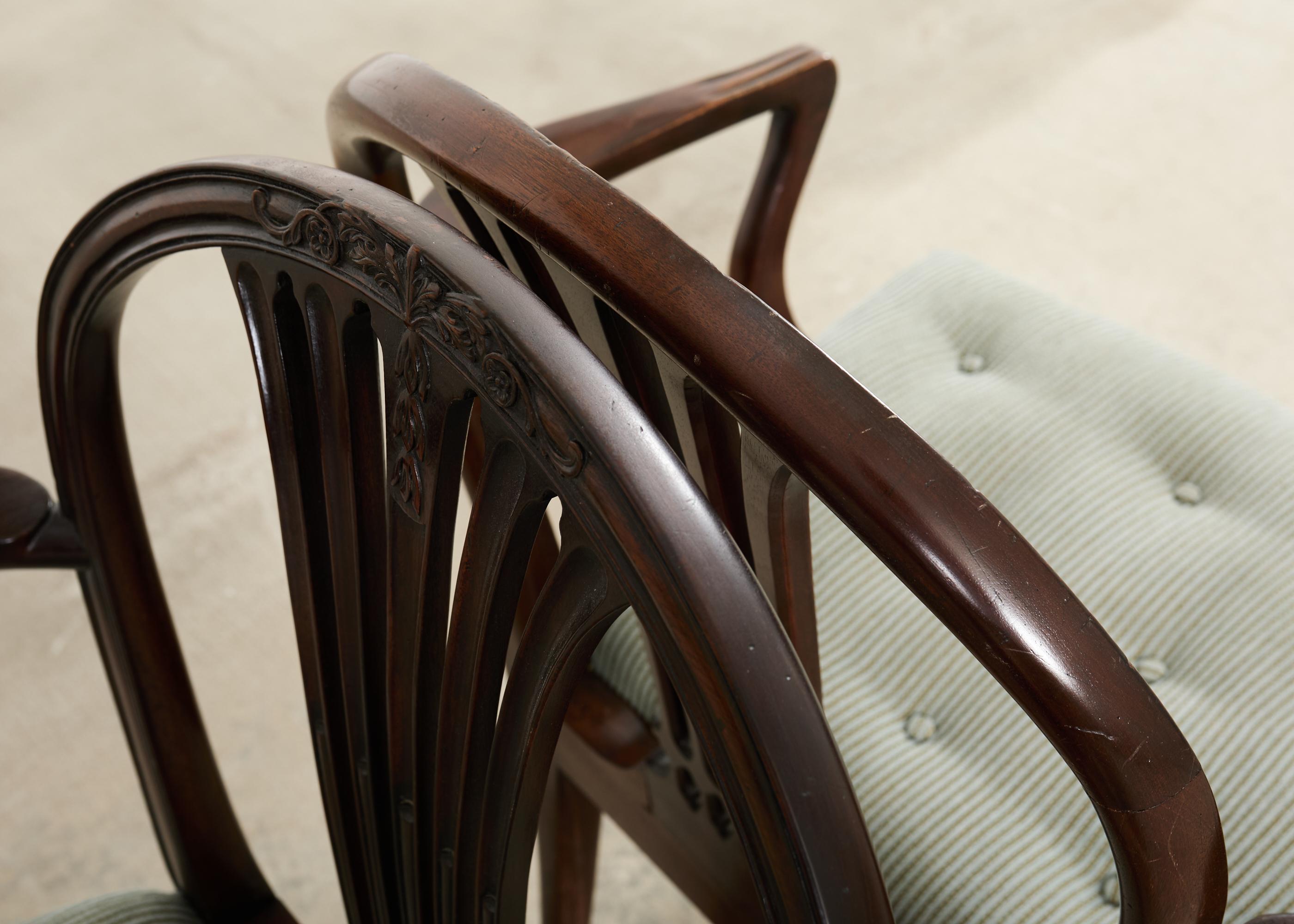 Set di otto poltrone da pranzo francesi in stile Luigi XVI in mogano in vendita 5