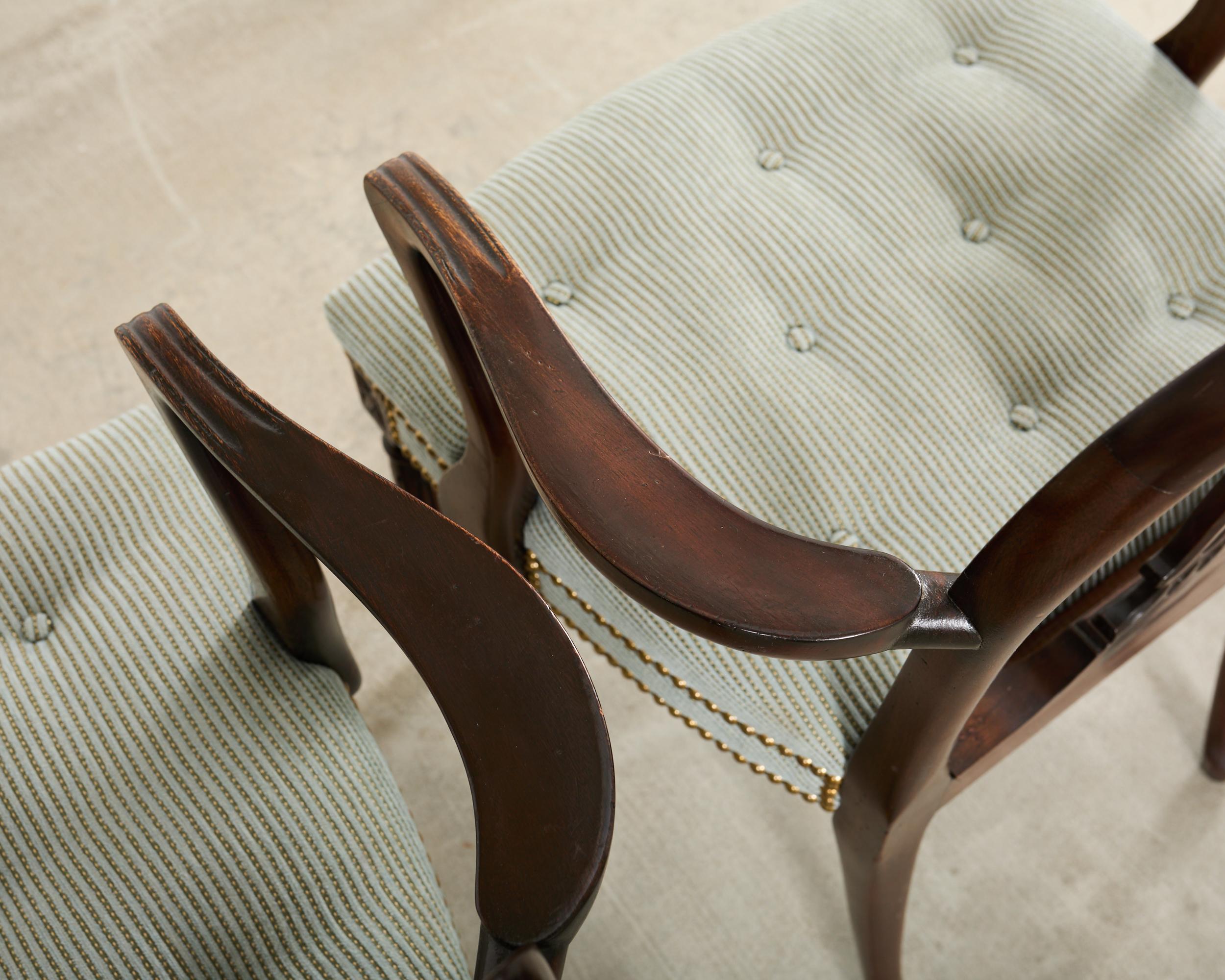 Set di otto poltrone da pranzo francesi in stile Luigi XVI in mogano in vendita 7