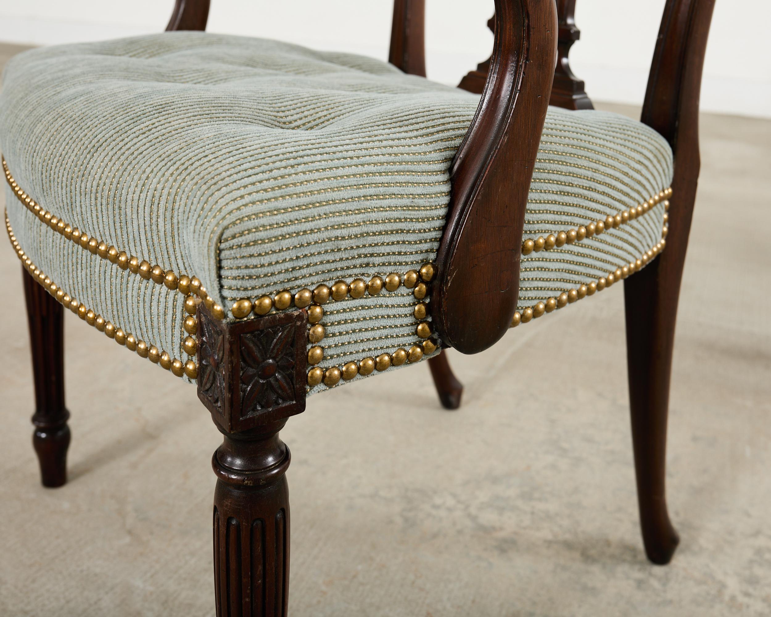 Set di otto poltrone da pranzo francesi in stile Luigi XVI in mogano in vendita 10