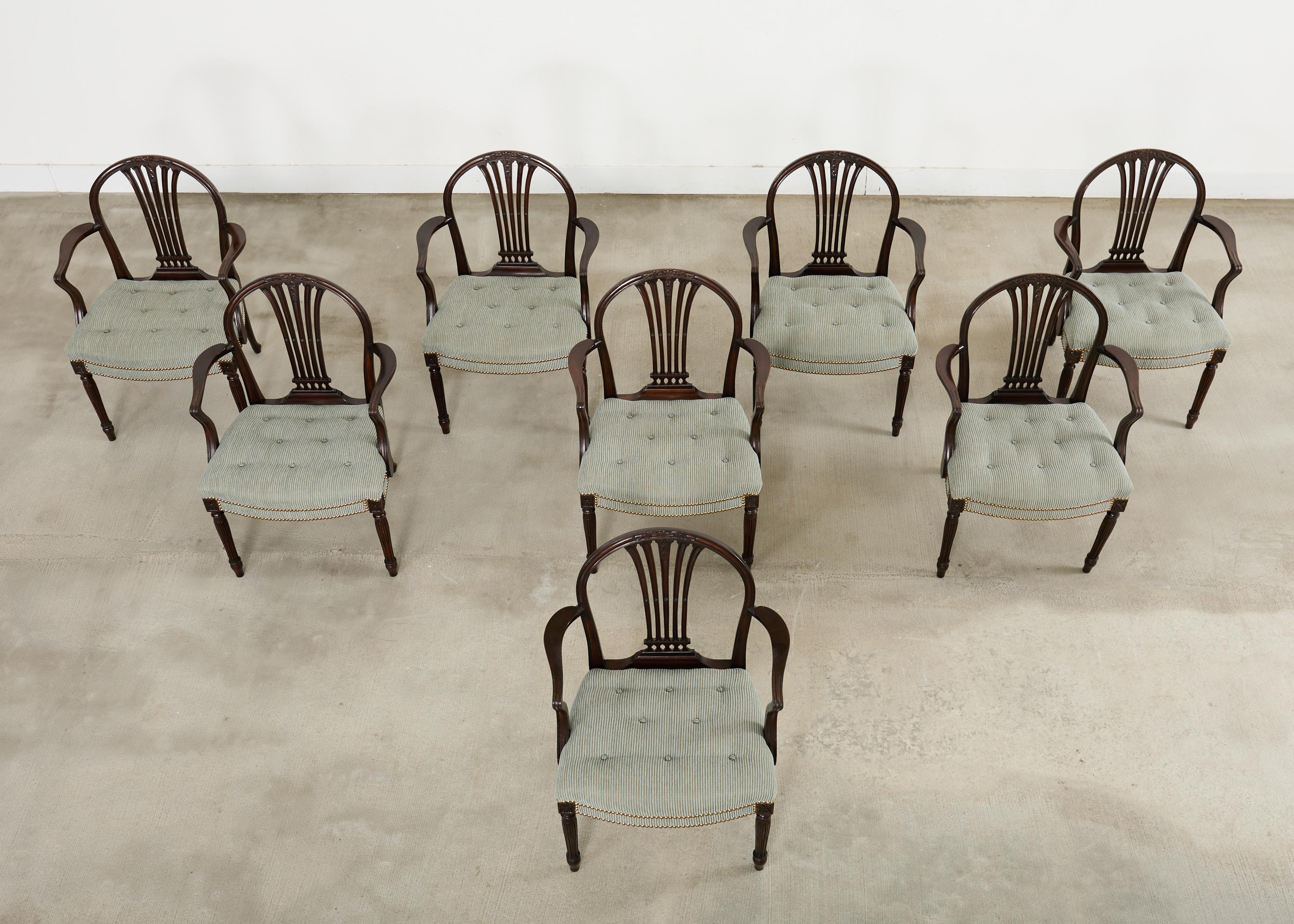 Francese Set di otto poltrone da pranzo francesi in stile Luigi XVI in mogano in vendita