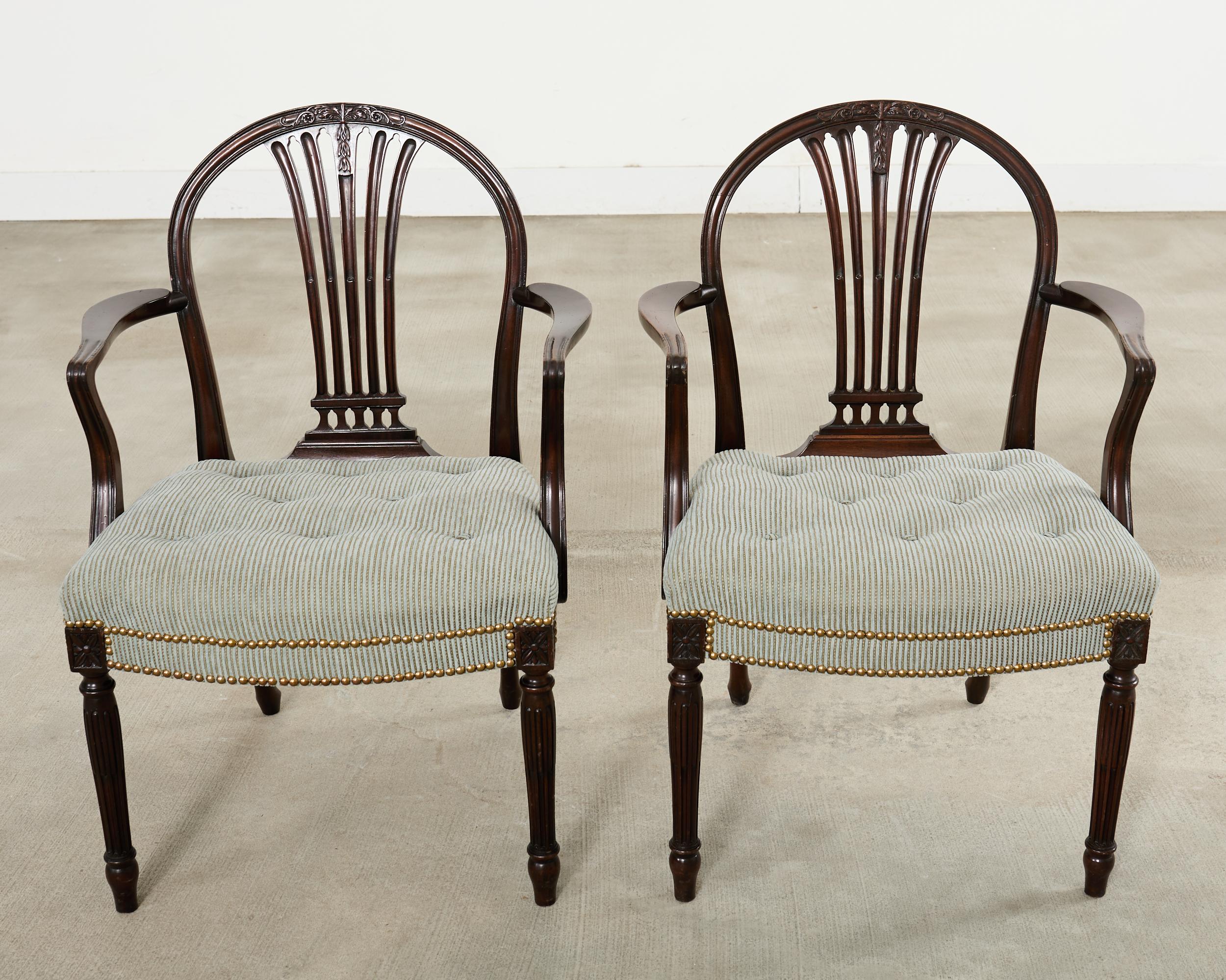 Set di otto poltrone da pranzo francesi in stile Luigi XVI in mogano In condizioni buone in vendita a Rio Vista, CA