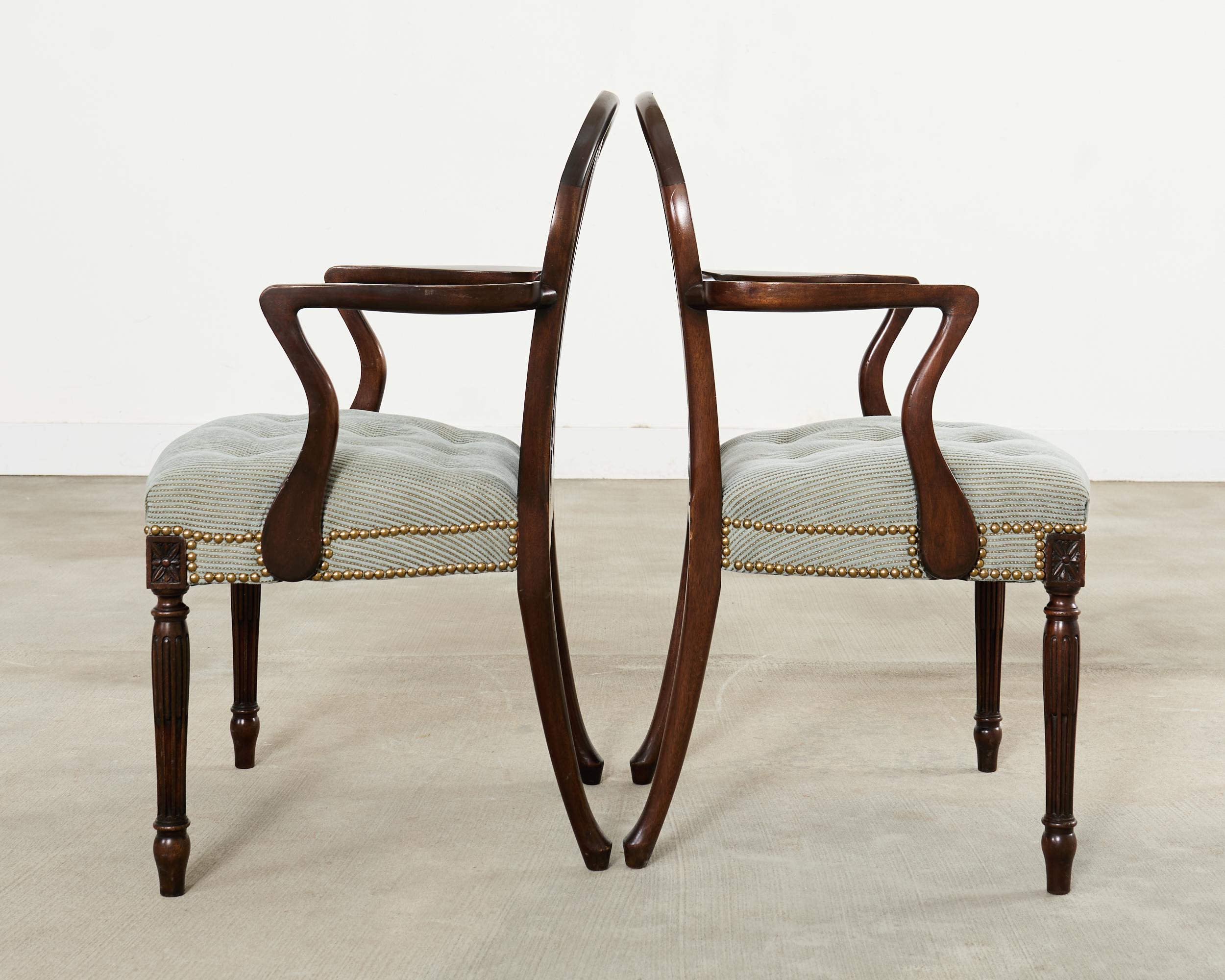 XX secolo Set di otto poltrone da pranzo francesi in stile Luigi XVI in mogano in vendita