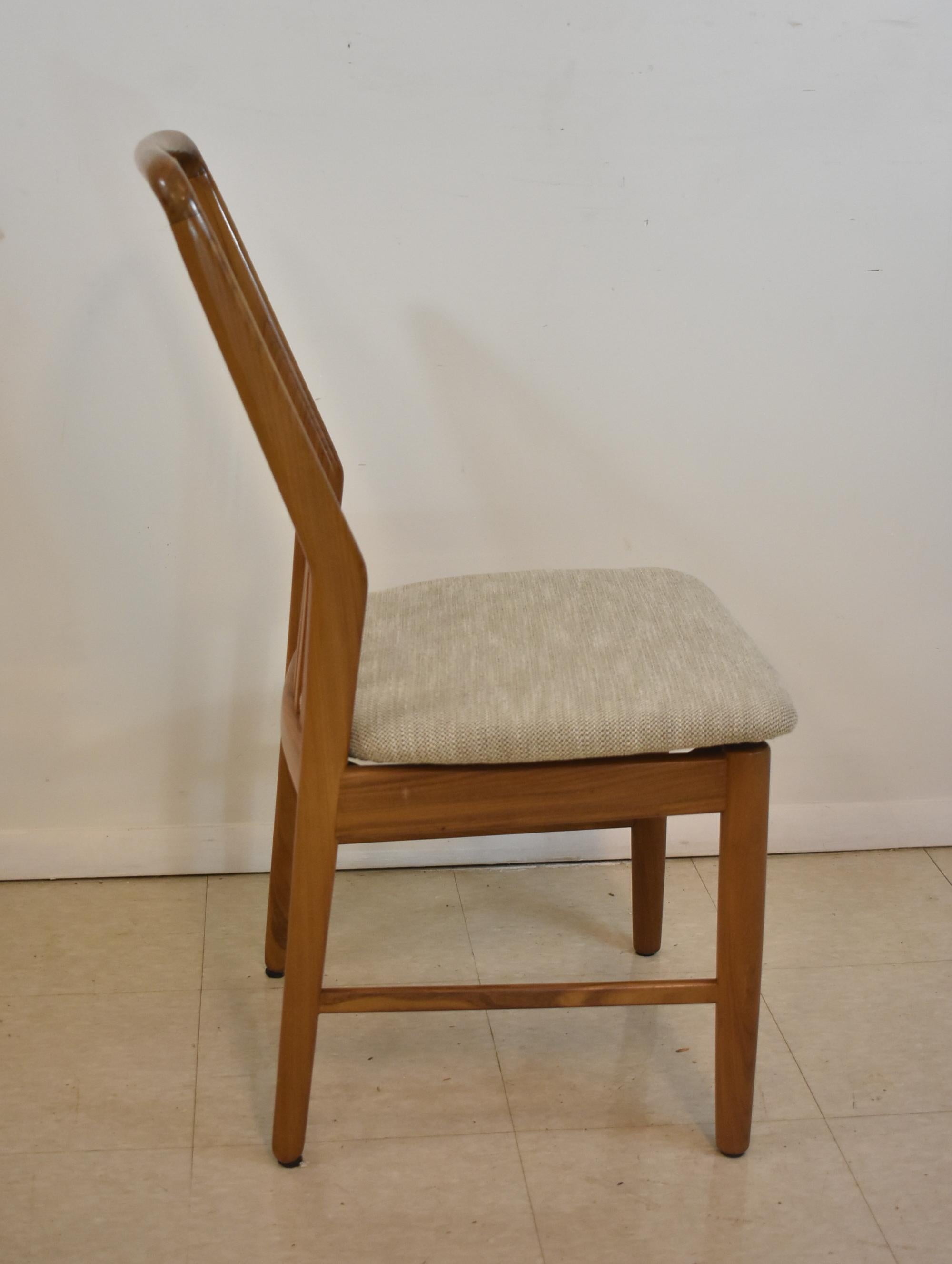Conjunto de ocho sillas de comedor danesas de teca Svend Madsen para Moreddi Moderno en venta