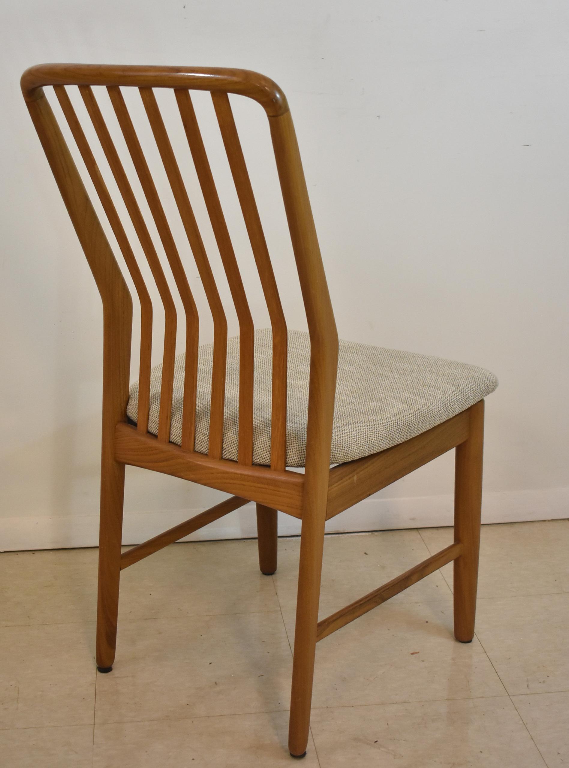 Conjunto de ocho sillas de comedor danesas de teca Svend Madsen para Moreddi Europeo en venta