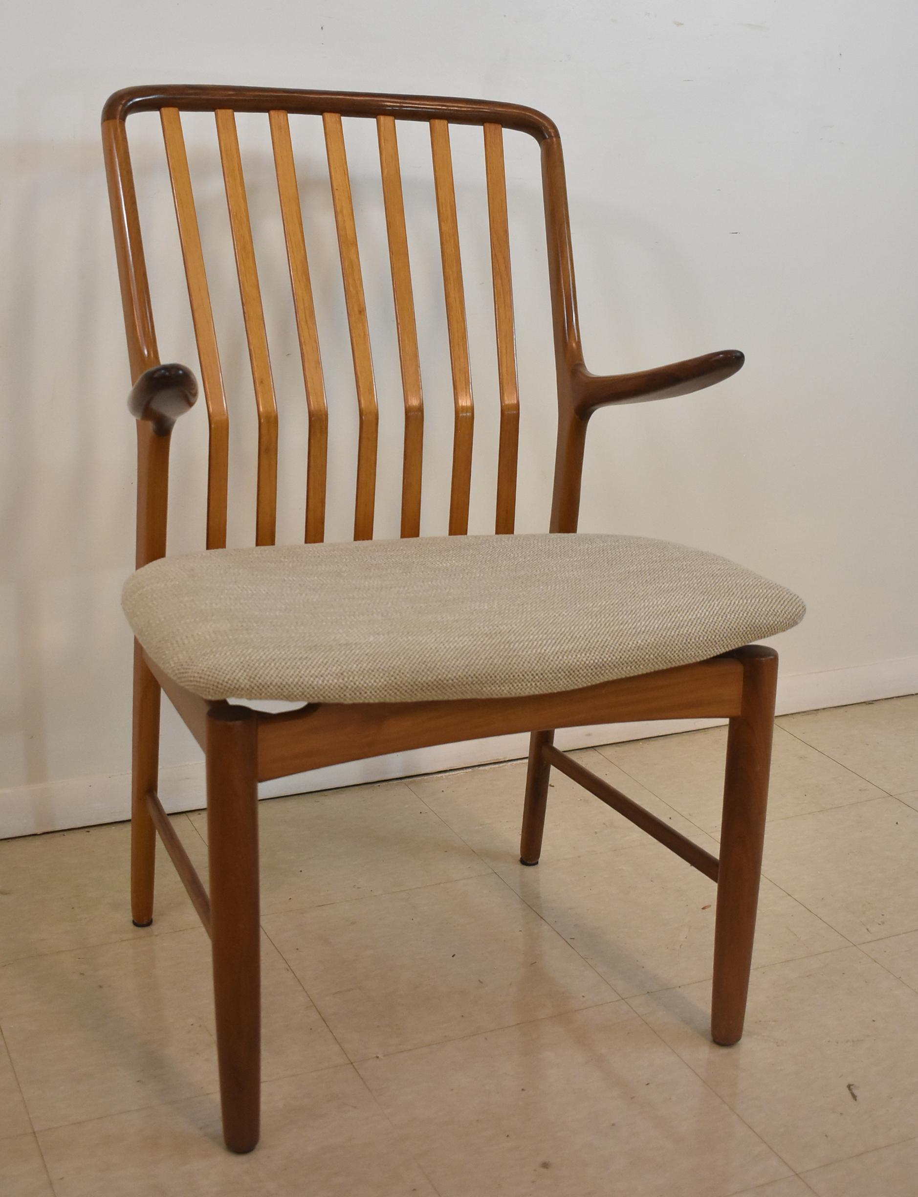 Conjunto de ocho sillas de comedor danesas de teca Svend Madsen para Moreddi en Bueno estado para la venta en Toledo, OH
