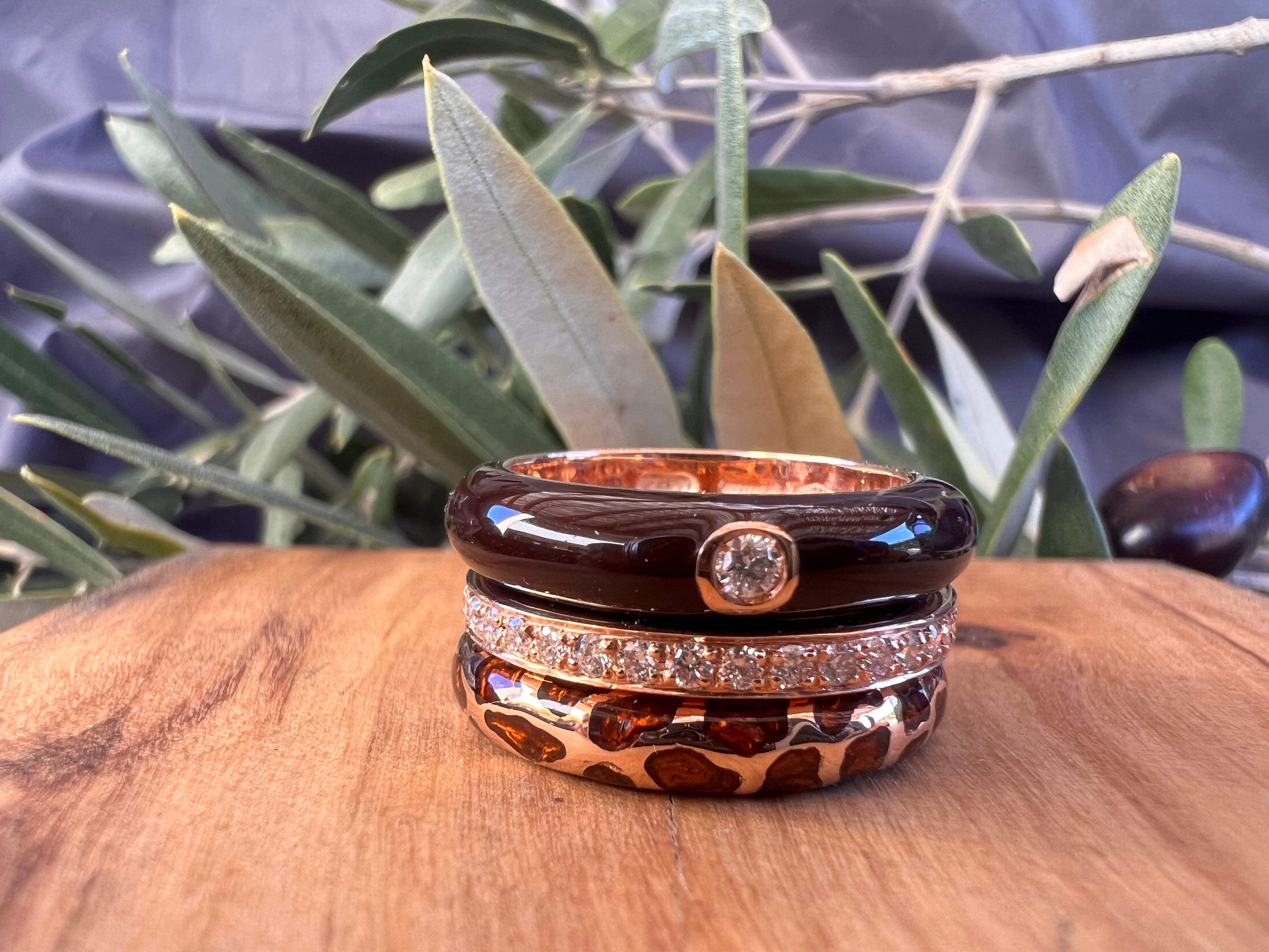 The Set consists of three rose gold rings, each with its own style and personality. The predominant color is brown combined with leopard effect. This is enhanced by the lap-set diamonds on the slimmer ring.
We are a craft workshop, so each piece is