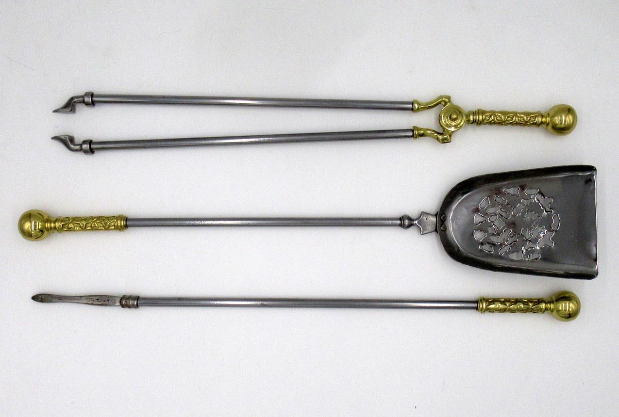 Début de l'époque victorienne Ensemble d'outils de cheminée en acier et laiton de style victorien anglais, Companion 19ème siècle en vente