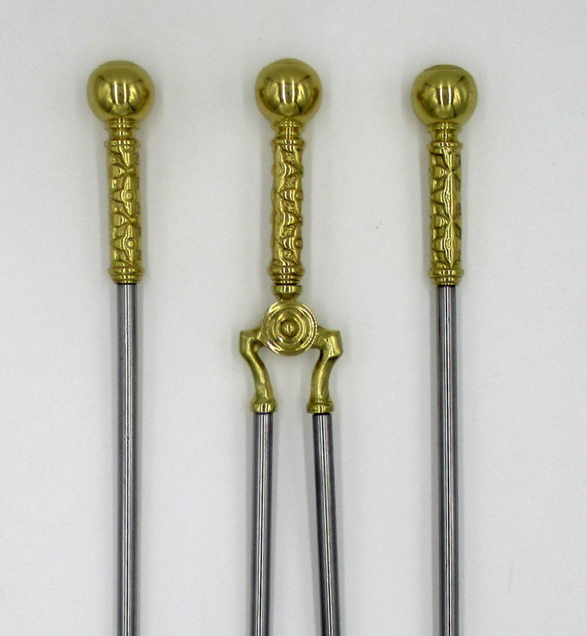 Anglais Ensemble d'outils de cheminée en acier et laiton de style victorien anglais, Companion 19ème siècle en vente