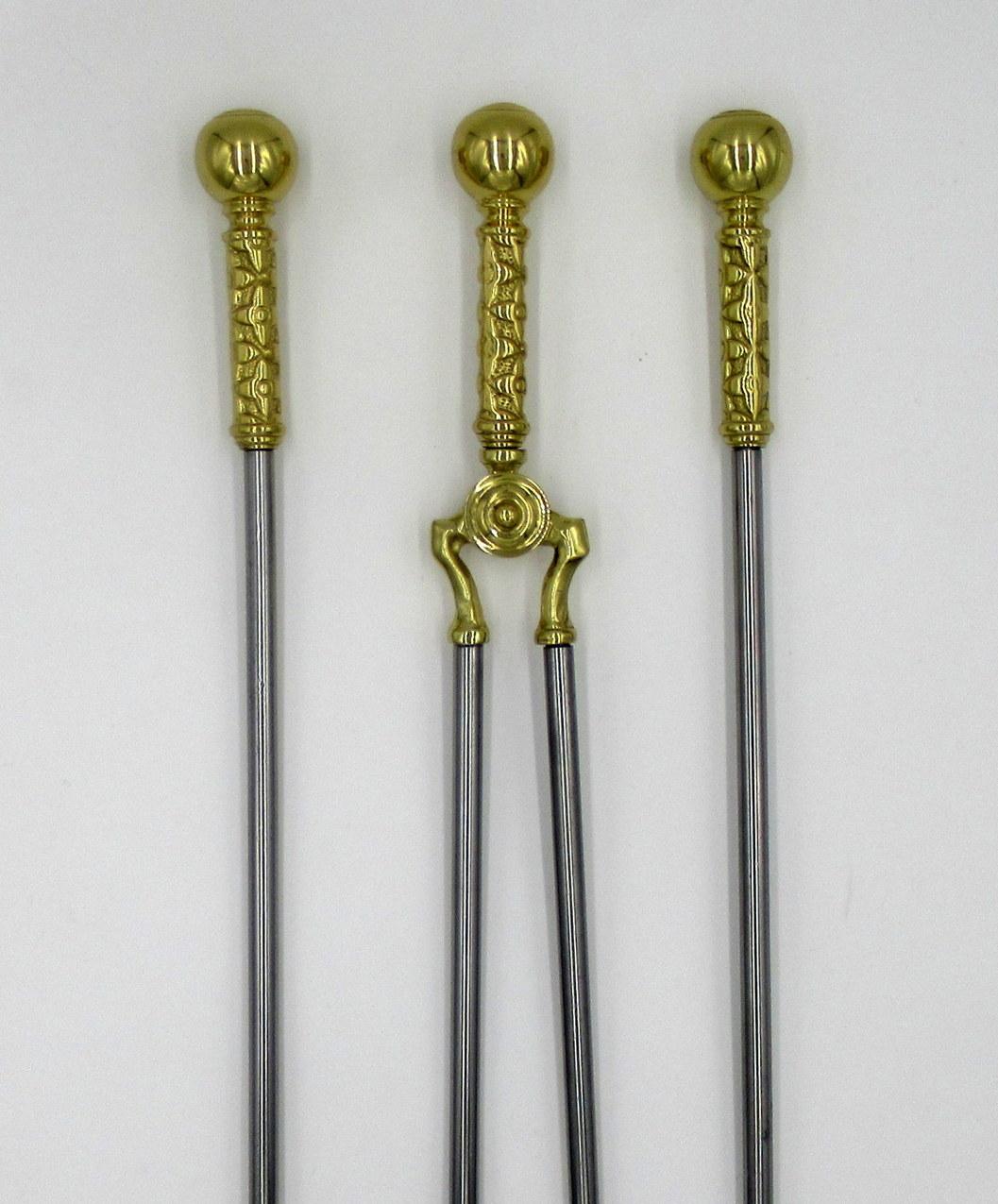 Set inglese vittoriano in acciaio e ottone di strumenti da fuoco per caminetto Companion 19th Ct In condizioni buone in vendita a Dublin, Ireland