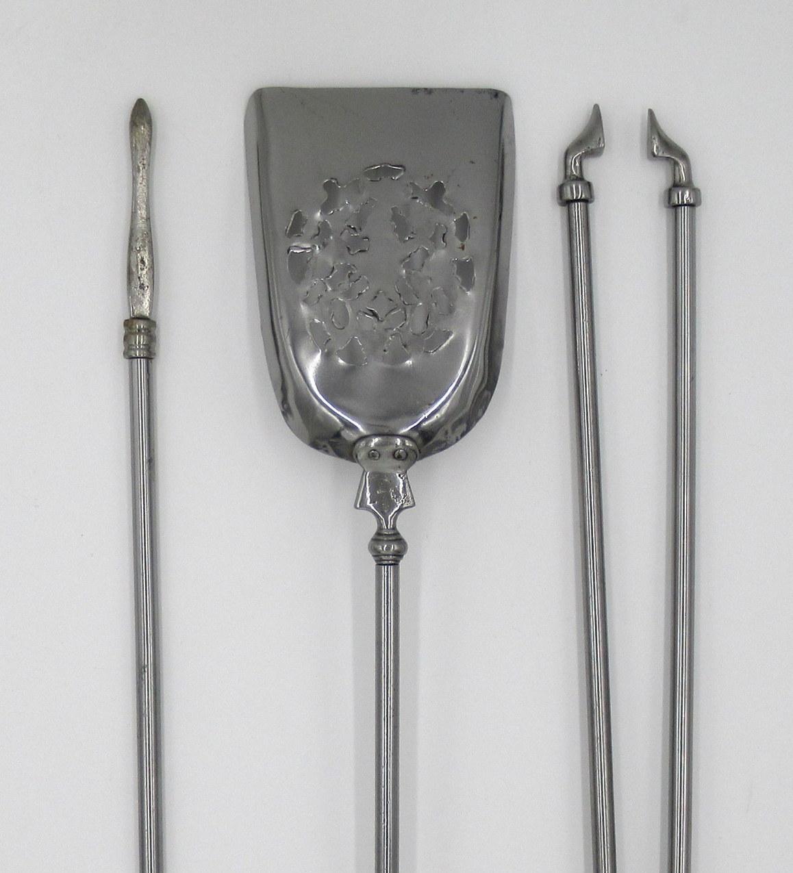 XIXe siècle Ensemble d'outils de cheminée en acier et laiton de style victorien anglais, Companion 19ème siècle en vente
