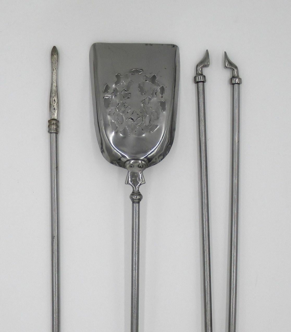 Laiton Ensemble d'outils de cheminée en acier et laiton de style victorien anglais, Companion 19ème siècle en vente