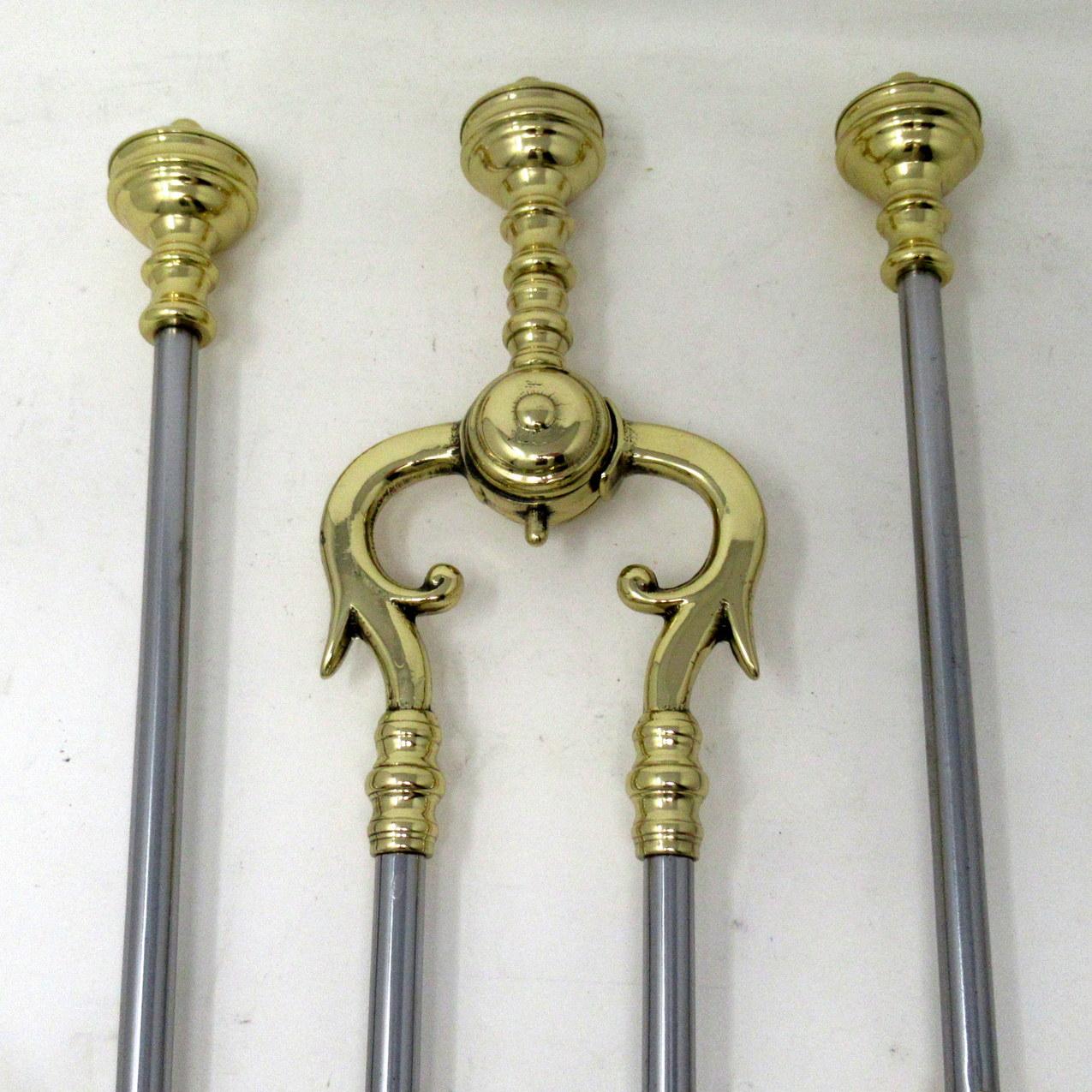 Regency Ensemble d'outils de cheminée en acier et laiton de style victorien anglais, Companion 19ème siècle en vente