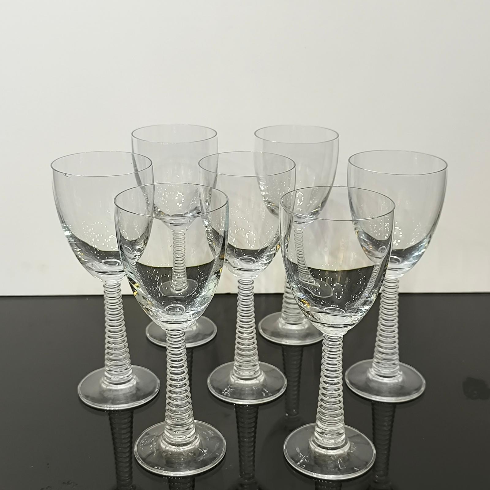 Set von sechs gewölbten Weingläsern (Europäisch) im Angebot
