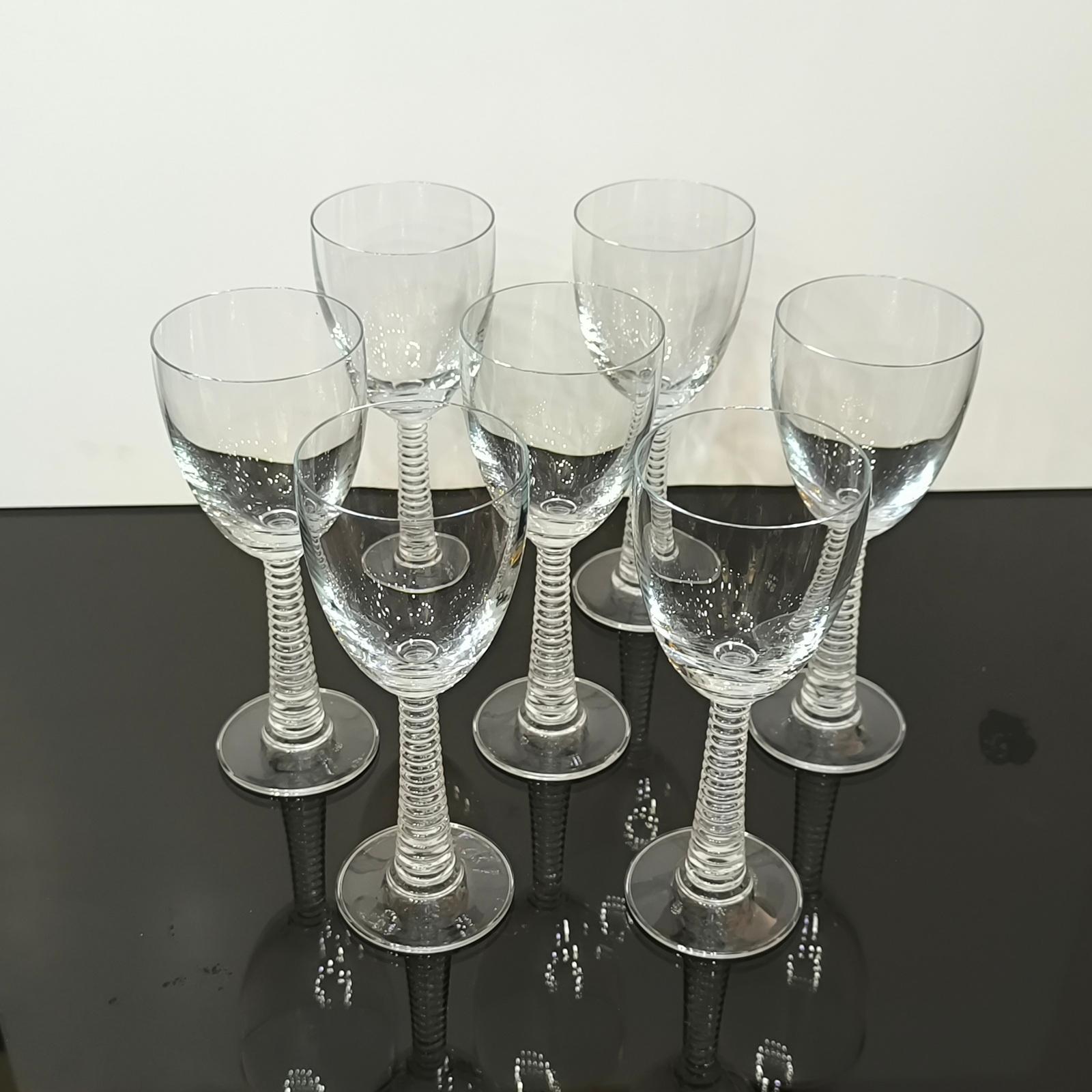 Set von sechs gewölbten Weingläsern im Zustand „Hervorragend“ im Angebot in Bochum, NRW