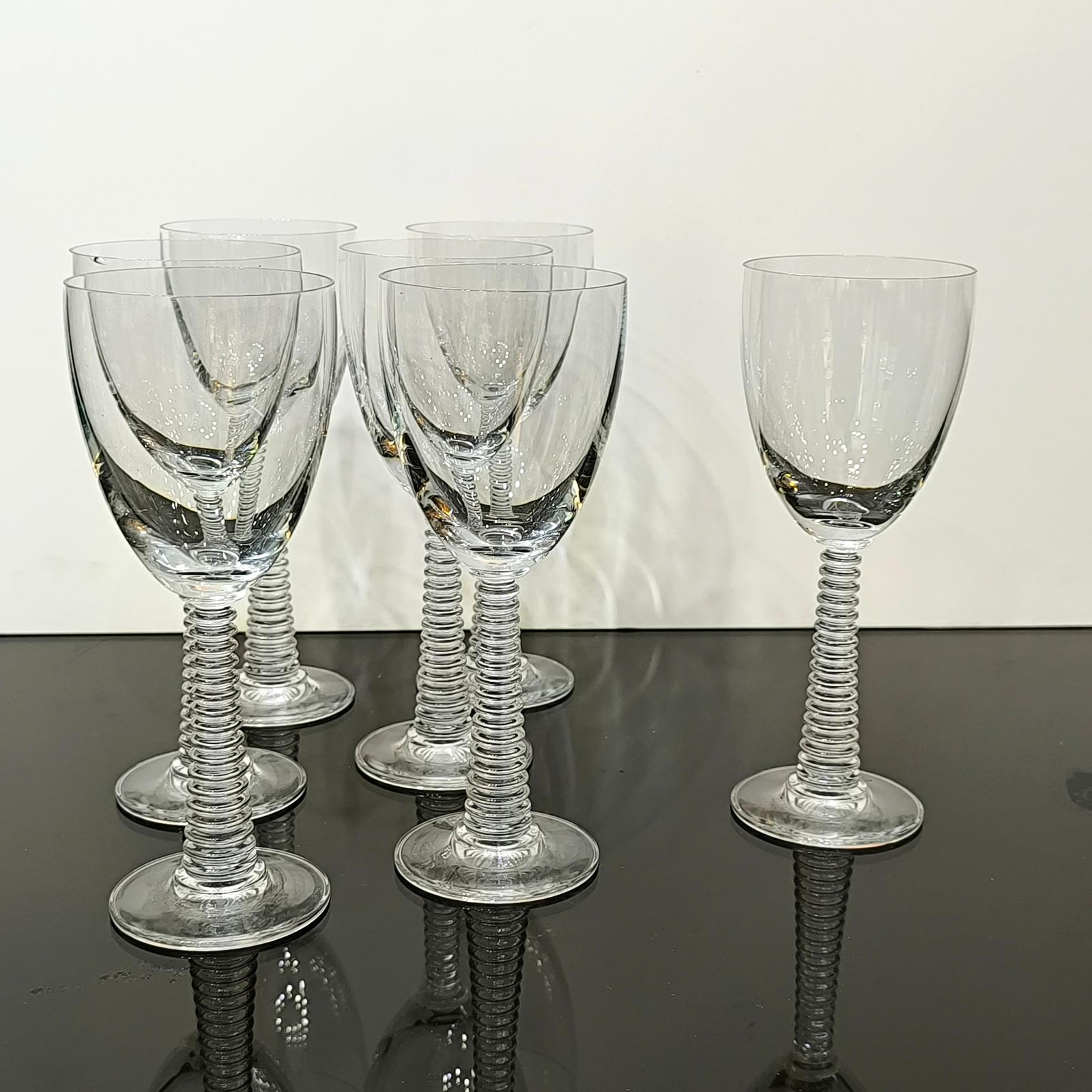 Set von sechs gewölbten Weingläsern (20. Jahrhundert) im Angebot
