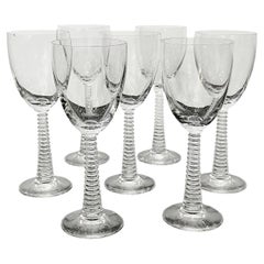 Set di sei bicchieri da vino con stelo