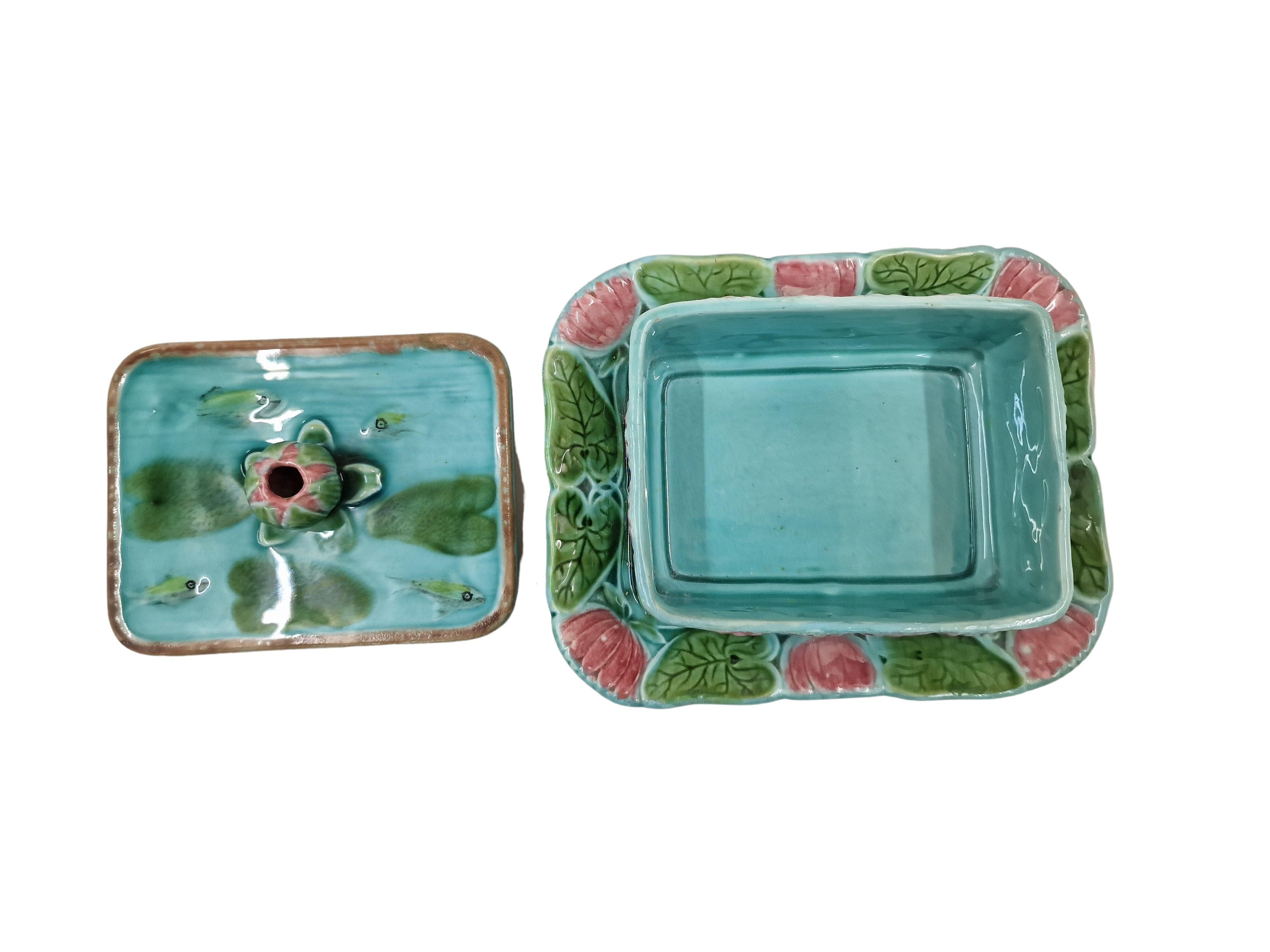 Set for two butter box dish & two plates, fish, Art Nouveau ceramic 1910 Austria In Good Condition For Sale In Wien, AT