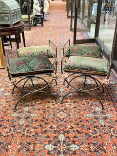 Set Quattro (4) acciaio verniciato  Sgabelli / Panche in stile Savonarola italiano