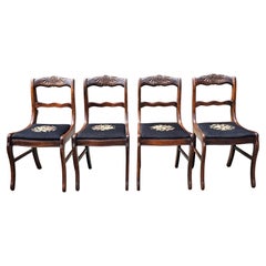 Ensemble de quatre chaises de salle à manger victoriennes Bassett en acajou et aiguillettes florales