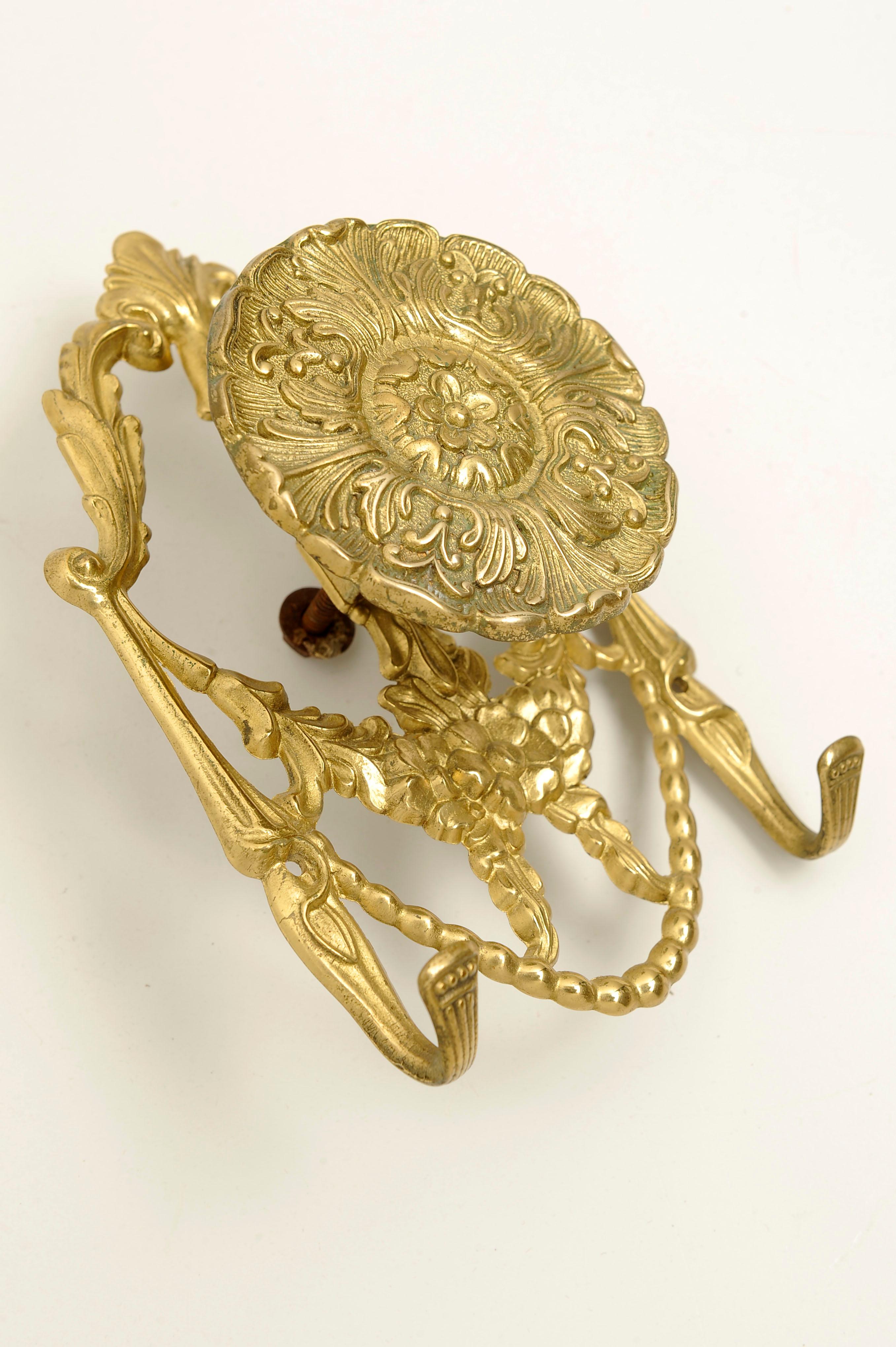 Set Four Bronze and Brass Coat Hangers In Excellent Condition For Sale In Alessandria, Piemonte