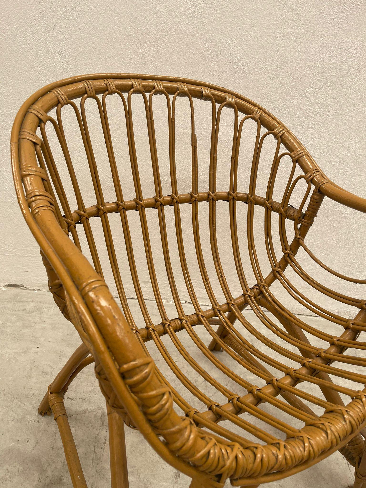 Set aus vier Stühlen und Tisch Bonacino-Design  im Zustand „Hervorragend“ im Angebot in Cantù, IT