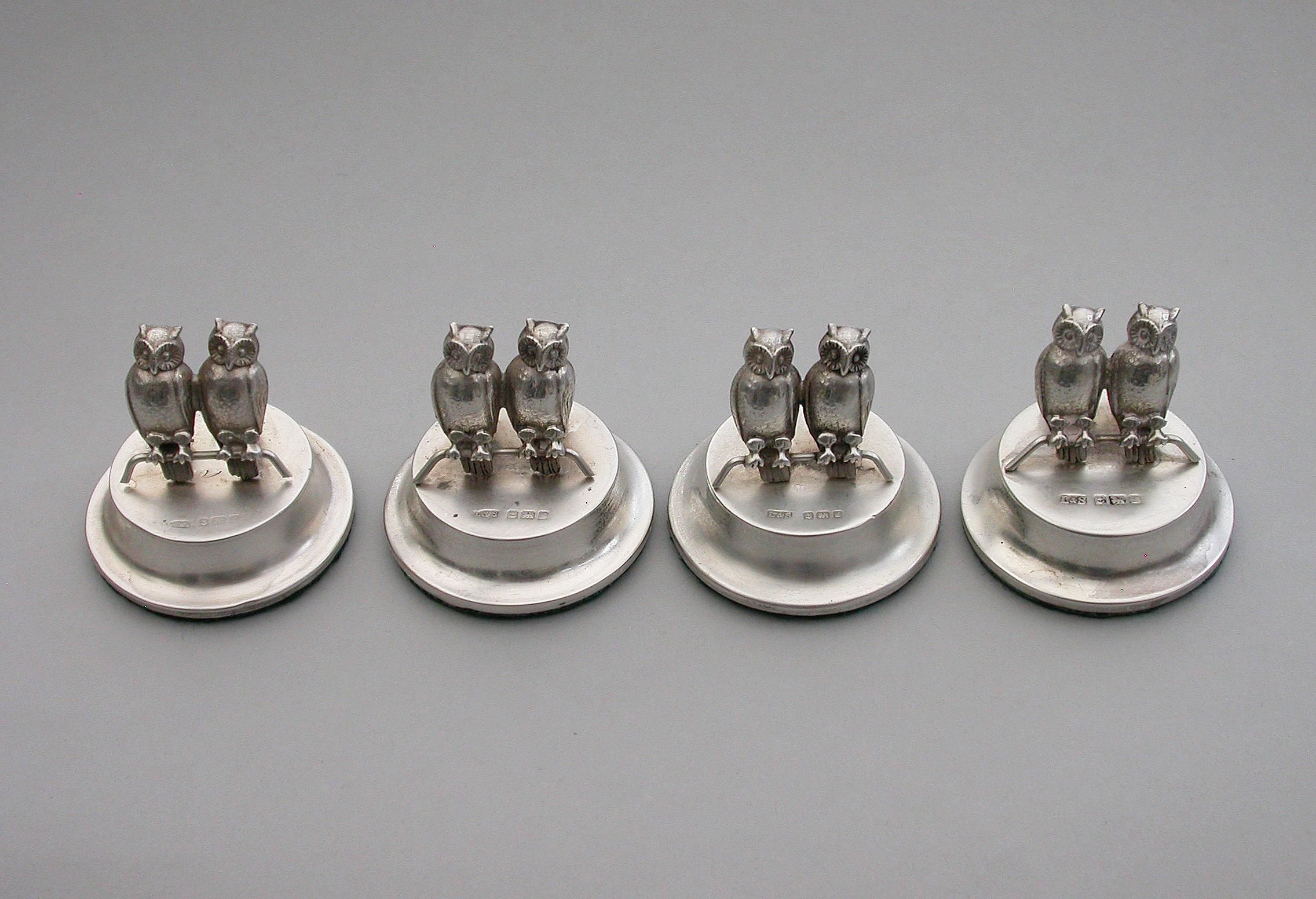 A good set of four Edwardian silver Menu holders modeled as pairs of owls sitting on perches, on filled circular pedestal bases.

By Levi & Salaman, Birmingham, 1906 - 1907

In good condition with no damage or repair 

82 grams total