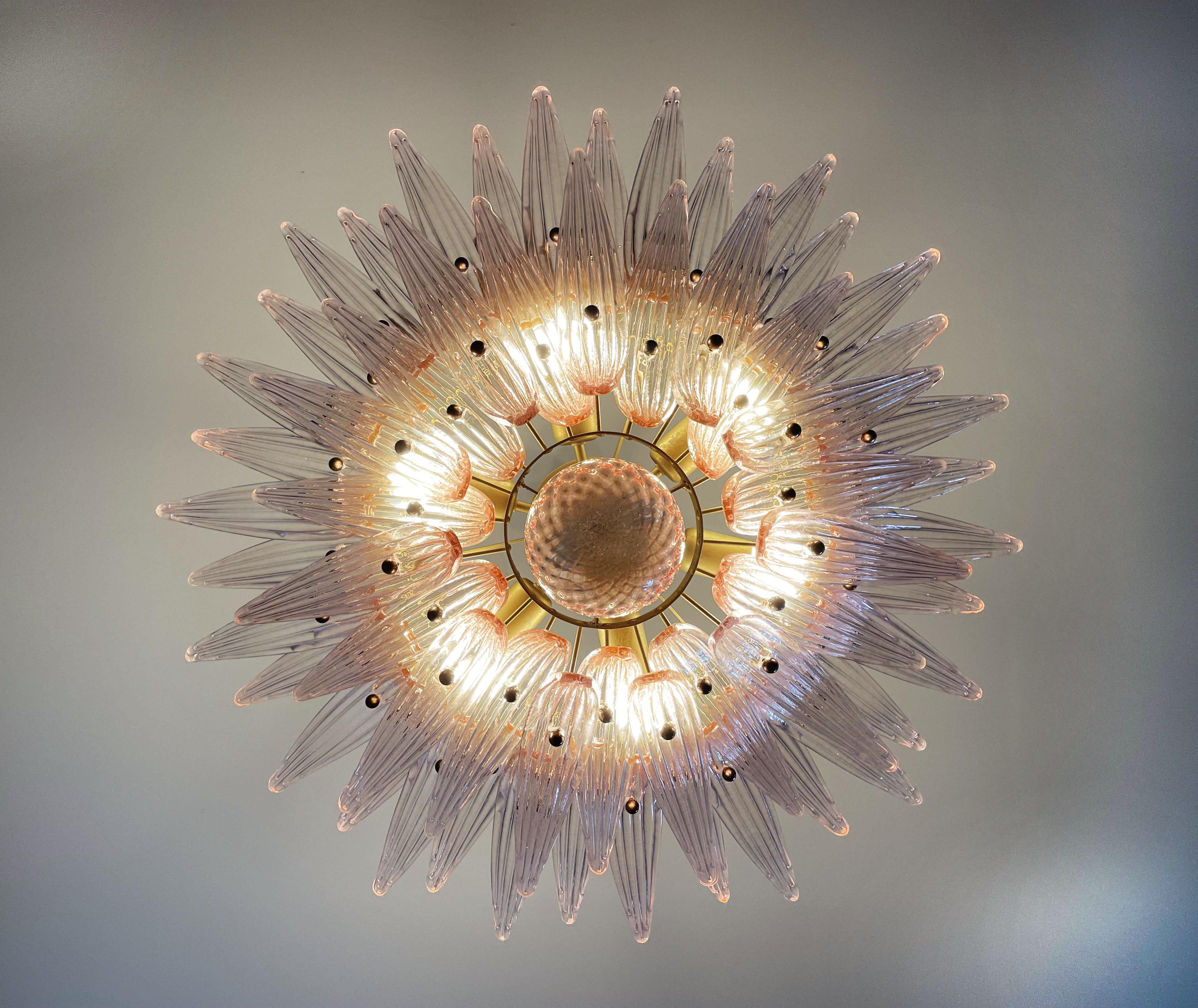 Italiano Set di quattro lampadari italiani rosa, Murano in vendita