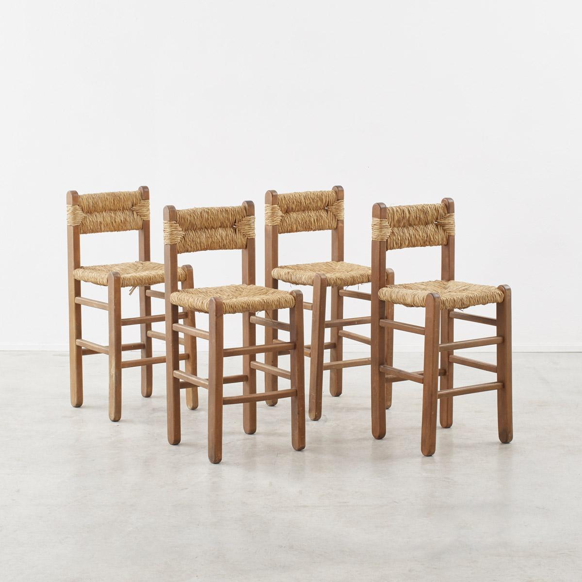 These French chunky wood late-twentieth century rush barstools have a lovely character about them and would be ideal along a breakfast bar or a high table. The woven rush back rest and seat sit comfortably on the pine frame, reminiscent of Charlotte