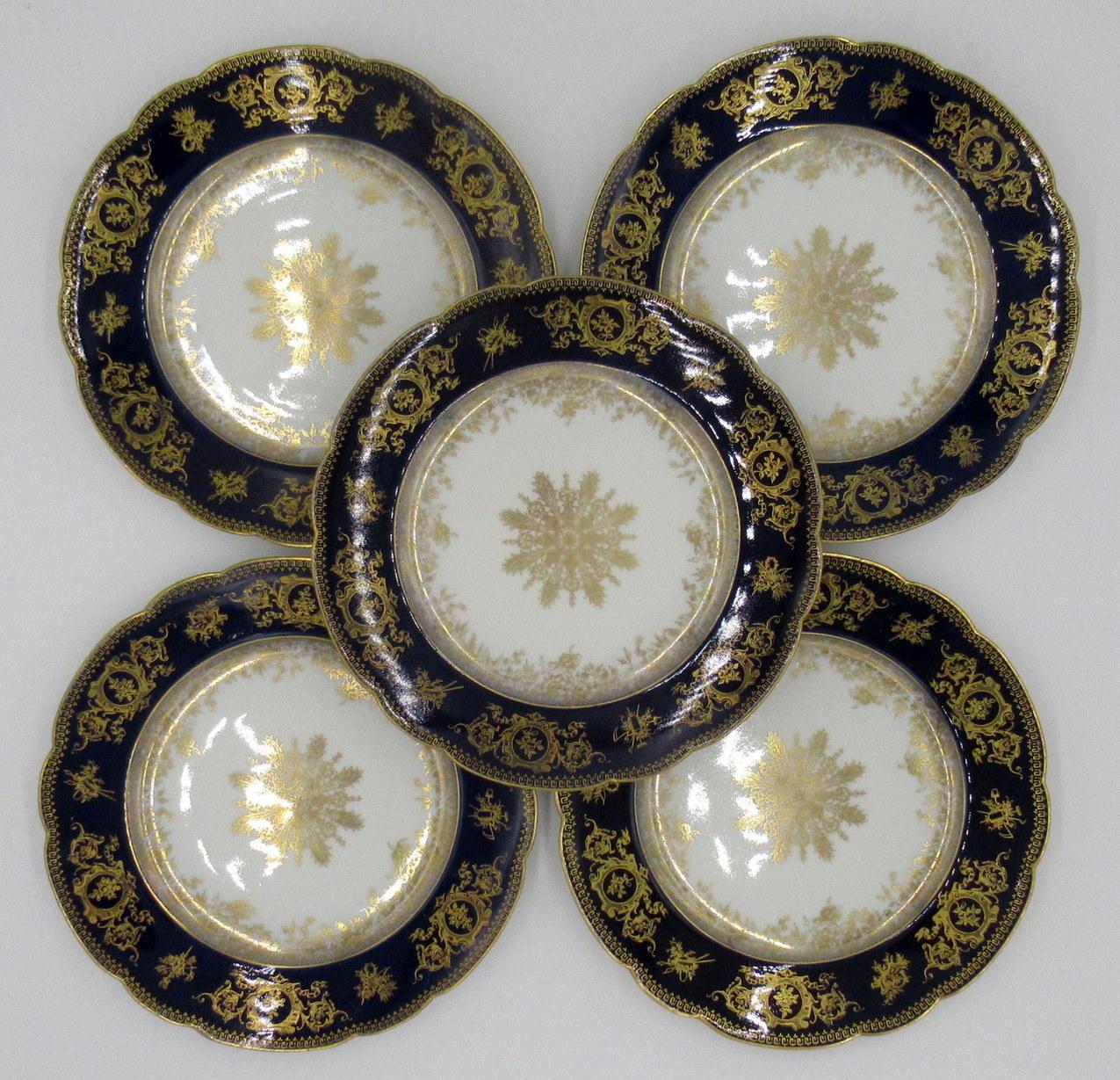 Stunning set of five identical French Porcelain Limoges Gilt cabinet plates of outstanding quality. Mid twentieth century. 

Each decorated with vignettes of framed flowers and a central snowflake detail, on a cobalt blue and white ground.