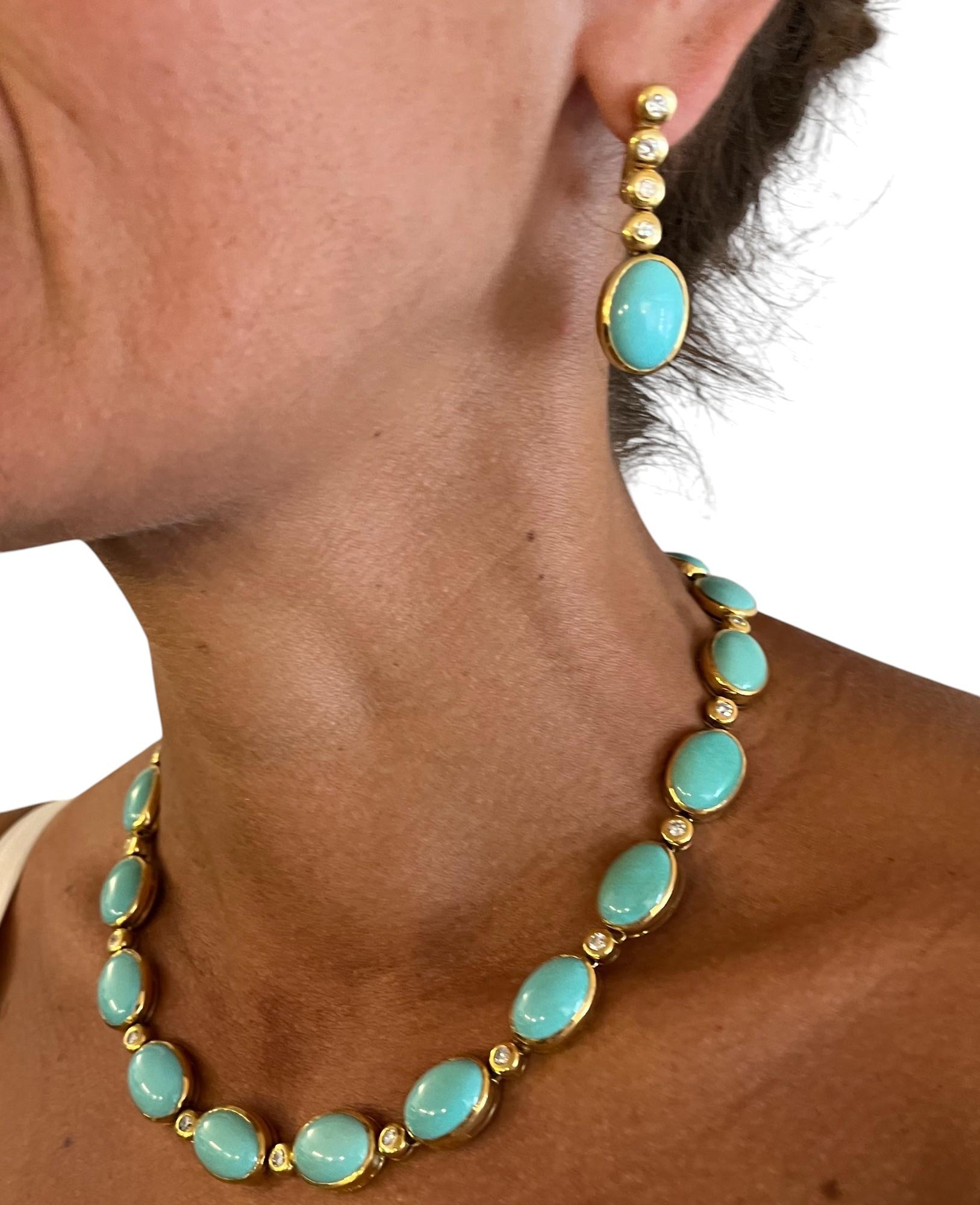Be enchanted by this exquisite jewelry set consisting of a necklace and a pair of earrings, made with precious materials and impeccable workmanship. A perfect combination of luxury, color and brilliance.

Necklace:
Material: 18 kt Yellow