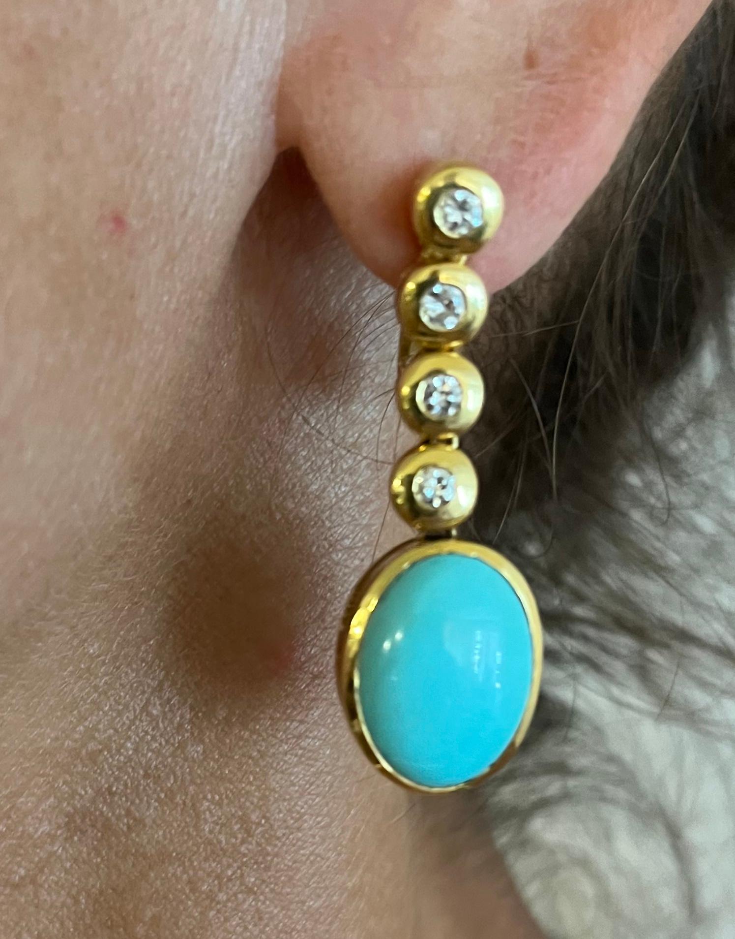 Women's Gold Jewelry Set with Turquoise and Diamonds - Timeless Elegance For Sale