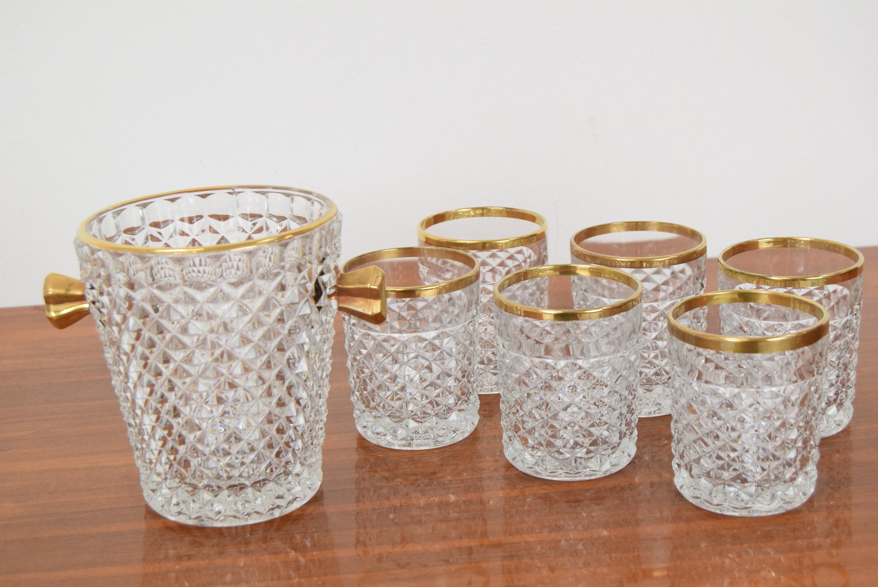 Ensemble de couverts de bar en verre du milieu du siècle par Bohemia Crystal, années 1960 en vente 2