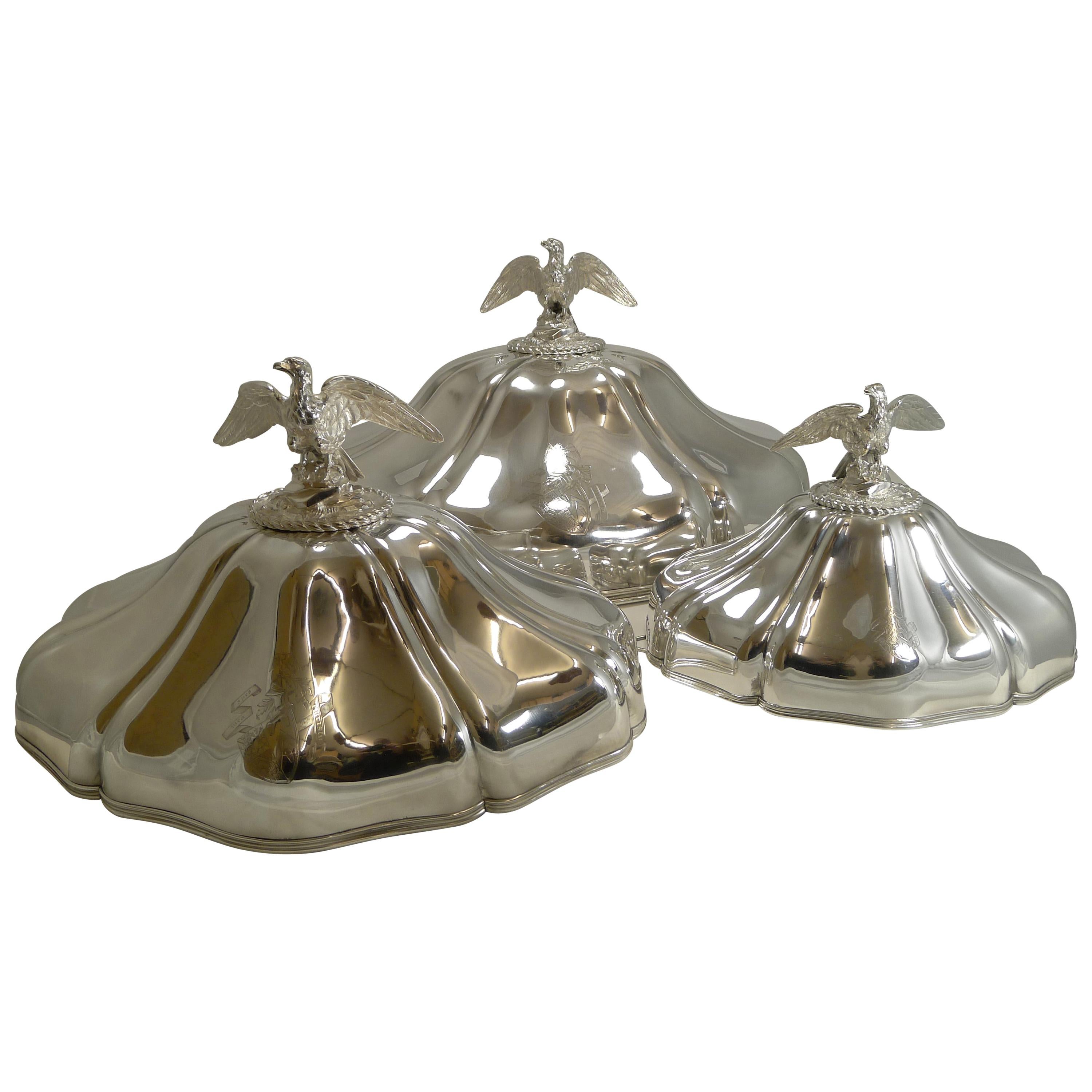 Set von Durand, Paris, um 1840, Adler, abgestufte Fleischtellerabdeckungen oder Domes