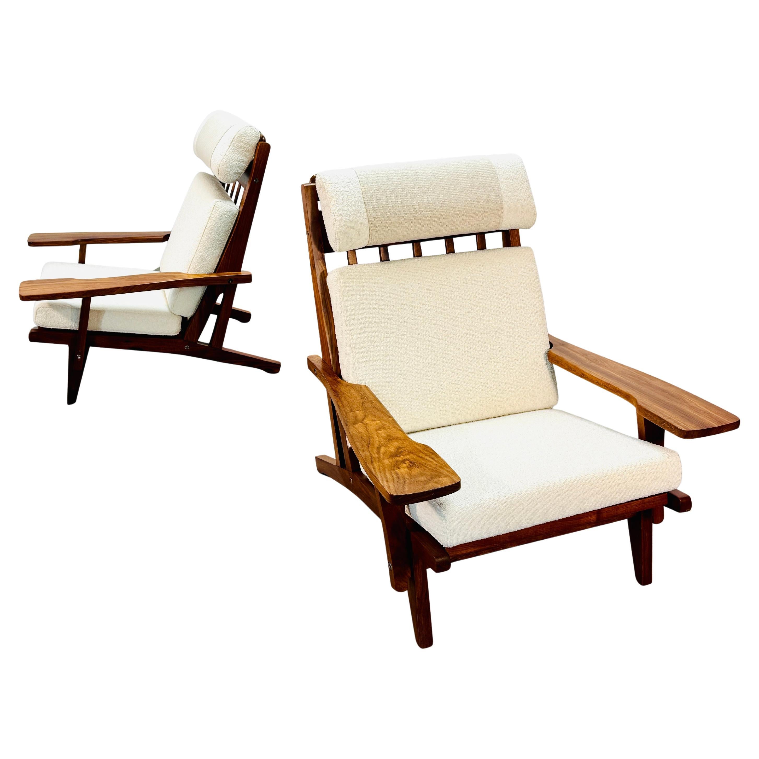 Set Hans Wegner #375 lounge chairs. For Sale