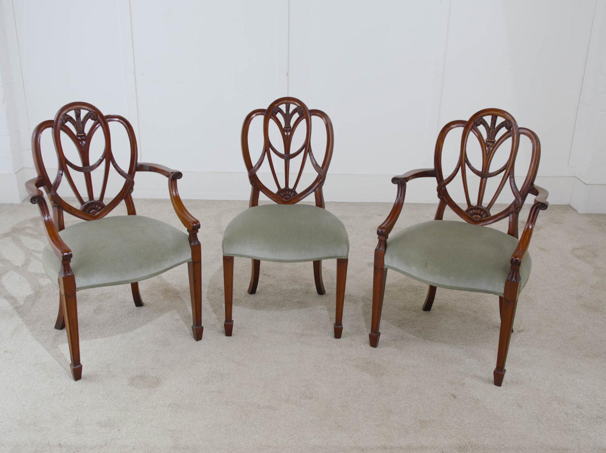 Set Hepplewhite Dining Chairs 8 Mahogany Diners Bon état - En vente à Potters Bar, GB