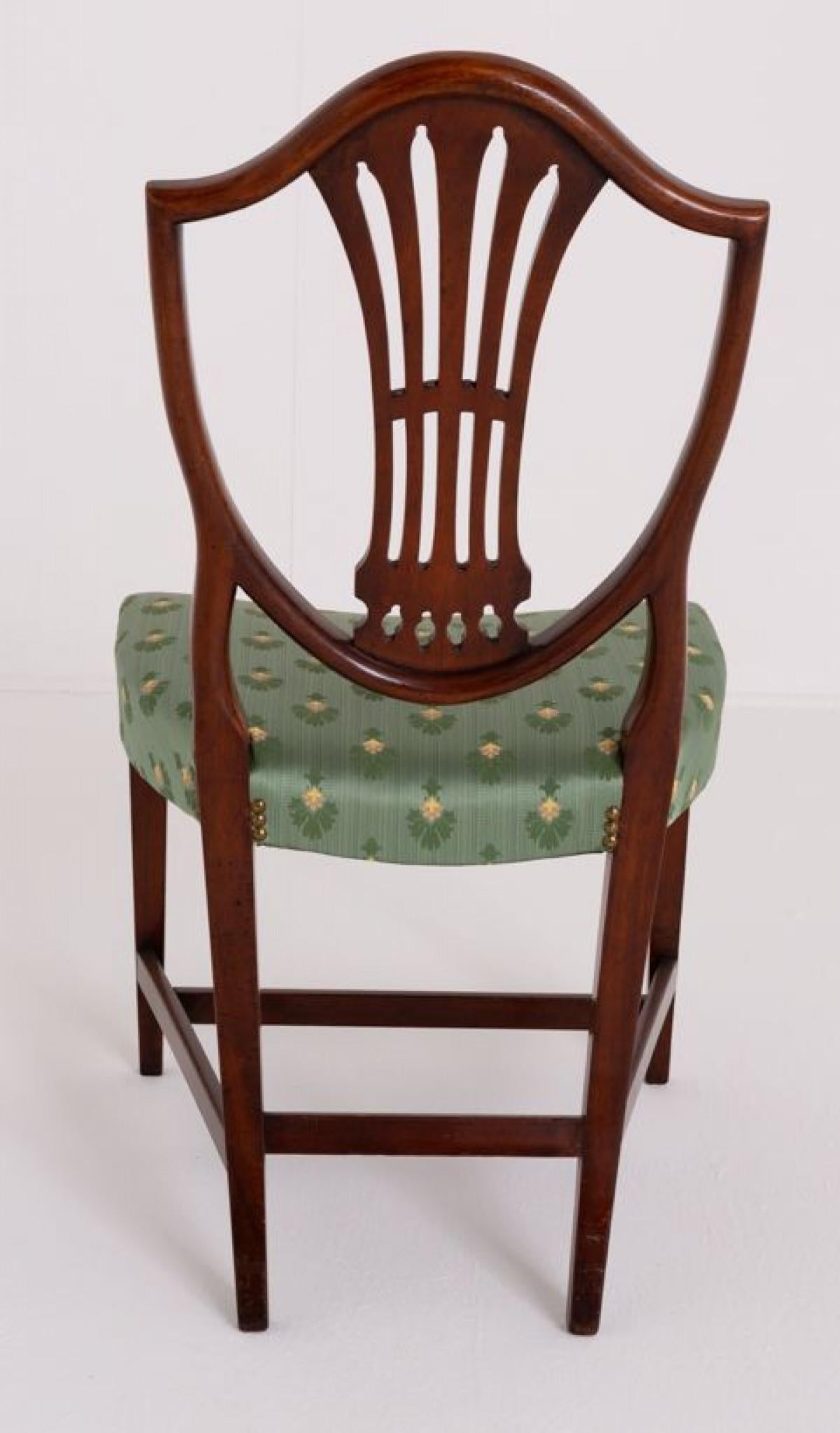 Set of 8 (6 + 2) Mahogany Hepplewhite Style Dining Chairs.
Circa 1900
These Chairs are Raised upon Tapered and Fluted Legs with an 