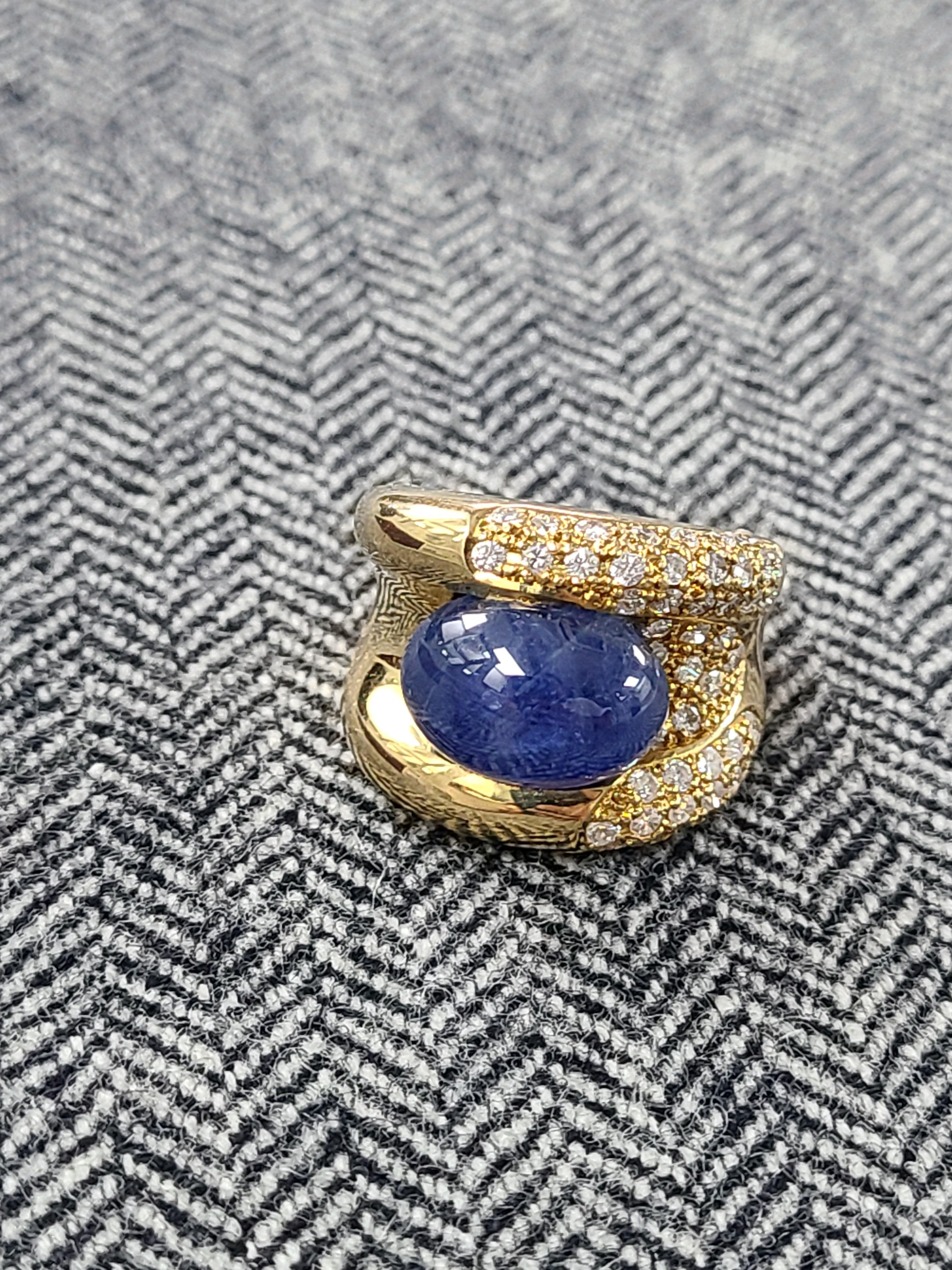 Women's 18 Karat Gold 11.16 Carat Blue Sapphire Cabochon Ring