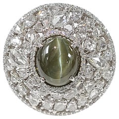 18 Karat Gold 14.22 Carat Natural Cat
s Eye Ring with Diamonds