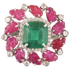 18 Karat Gold 3.66 Carat Zambian Emerald and Carved Ruby Cocktail Ring