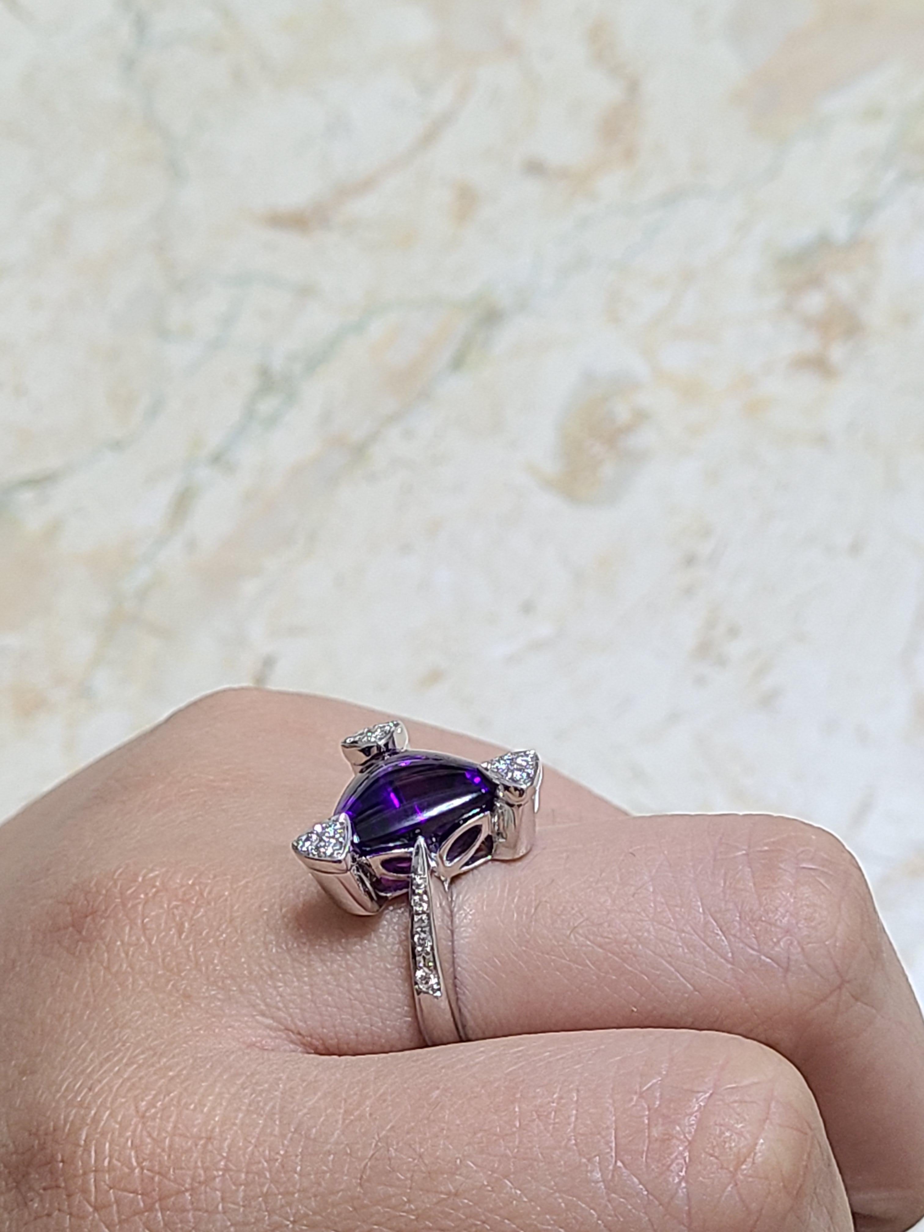 18 Karat Gold Amethyst Ring with Diamonds For Sale 2